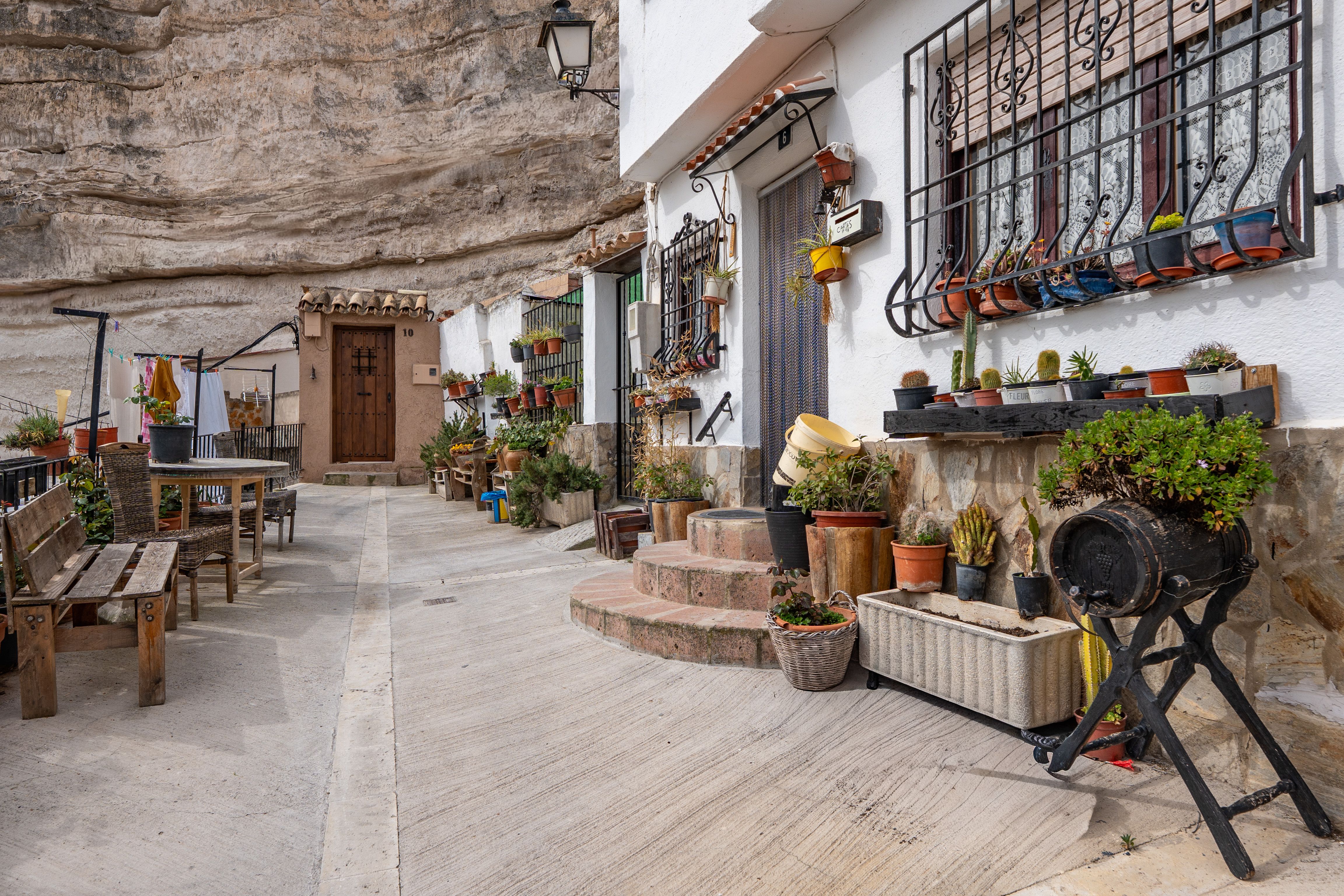 Brass Planters imported to Spain