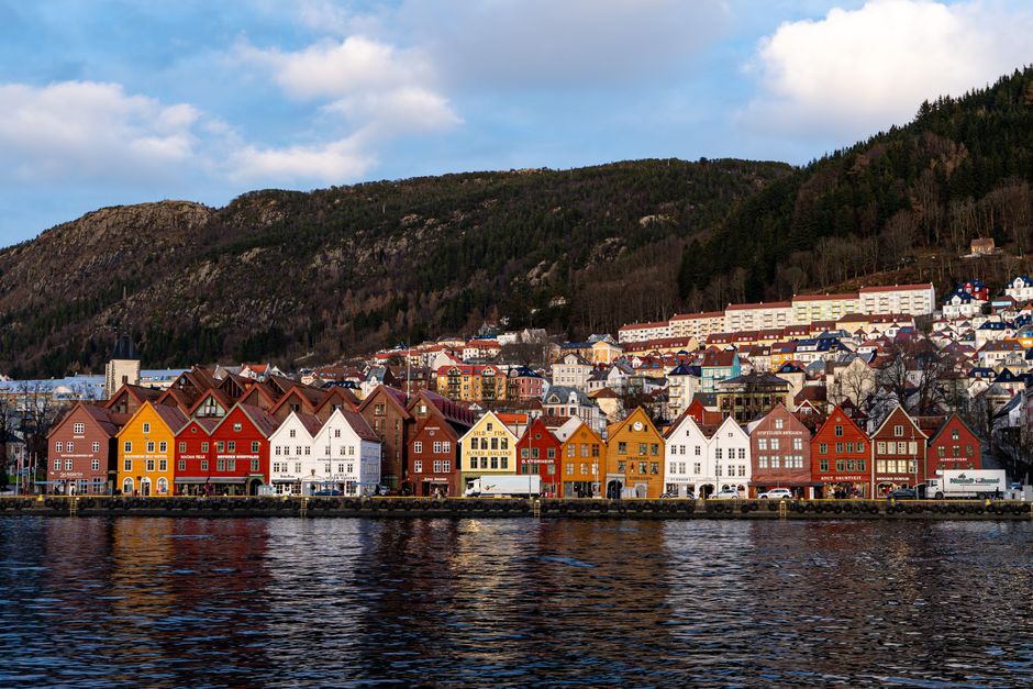 Exterior of a Narvesen kiosk in a Norwegian city center