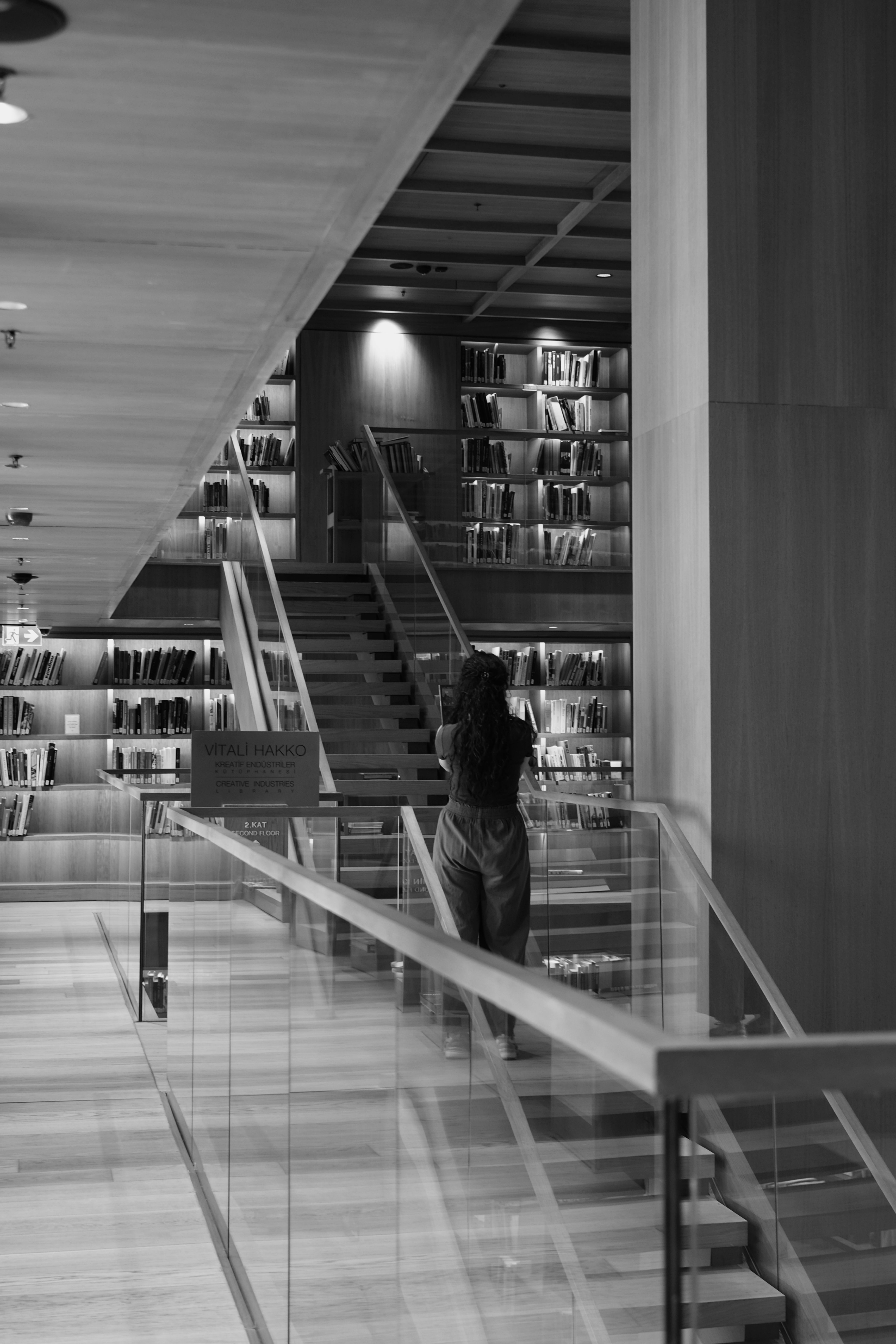 Black and White Modern Library Interior · Free Stock Photo
