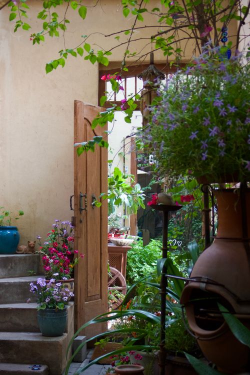 Free Inviting garden patio with vibrant flowers and rustic decor. Stock Photo