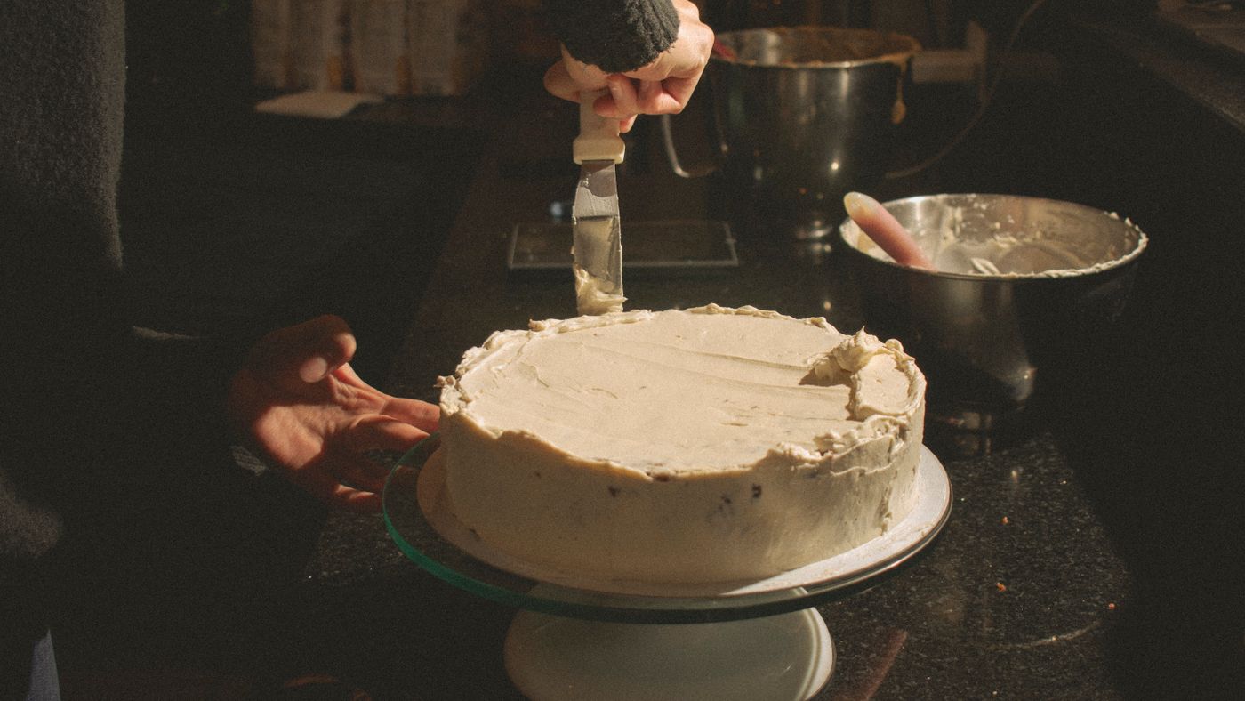 Stand Mixer vs. Hand Mixer for Cakes: Worth the Upgrade?
