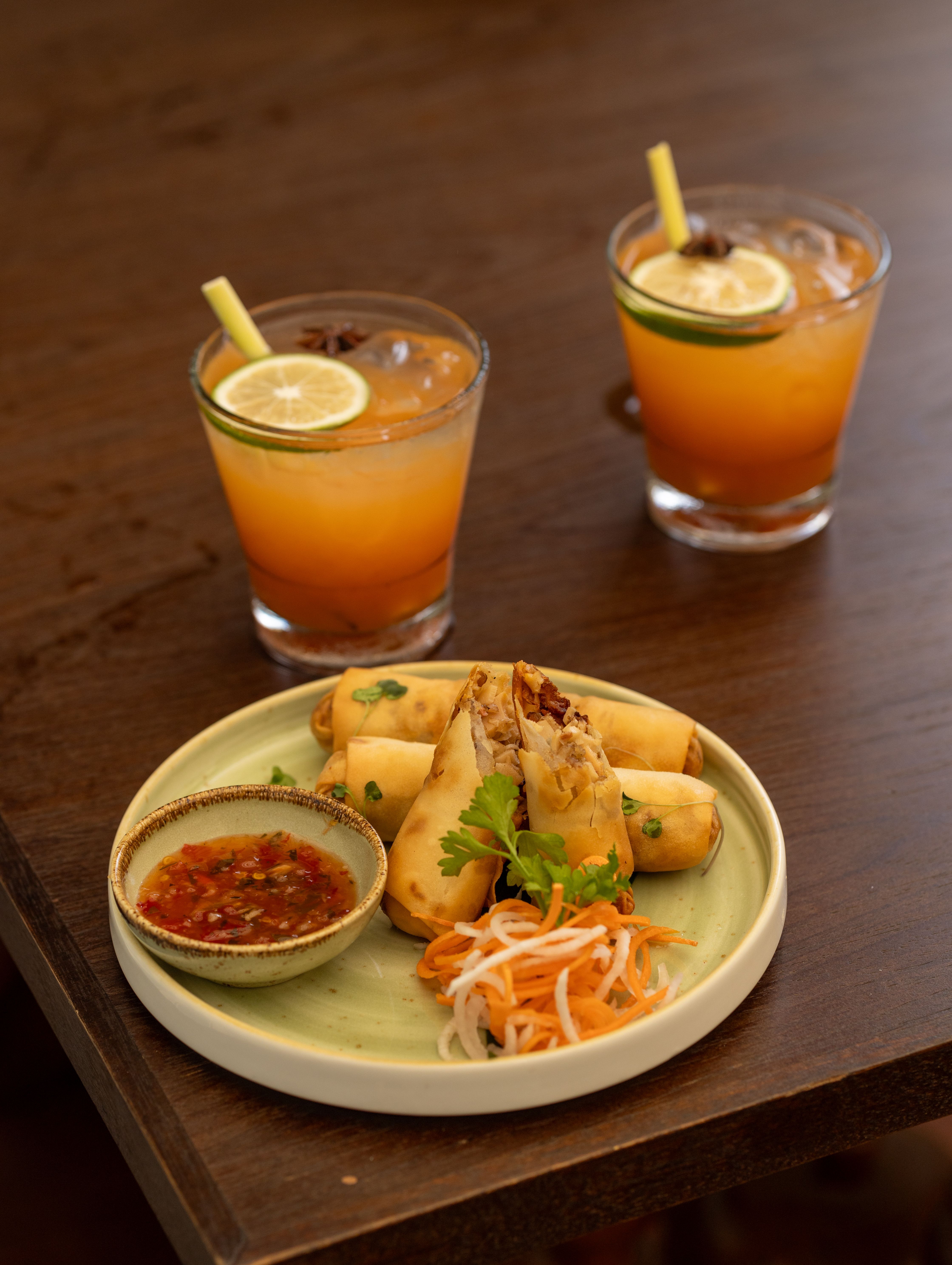 Delicious Spring Rolls with Refreshing Cocktails · Free Stock Photo