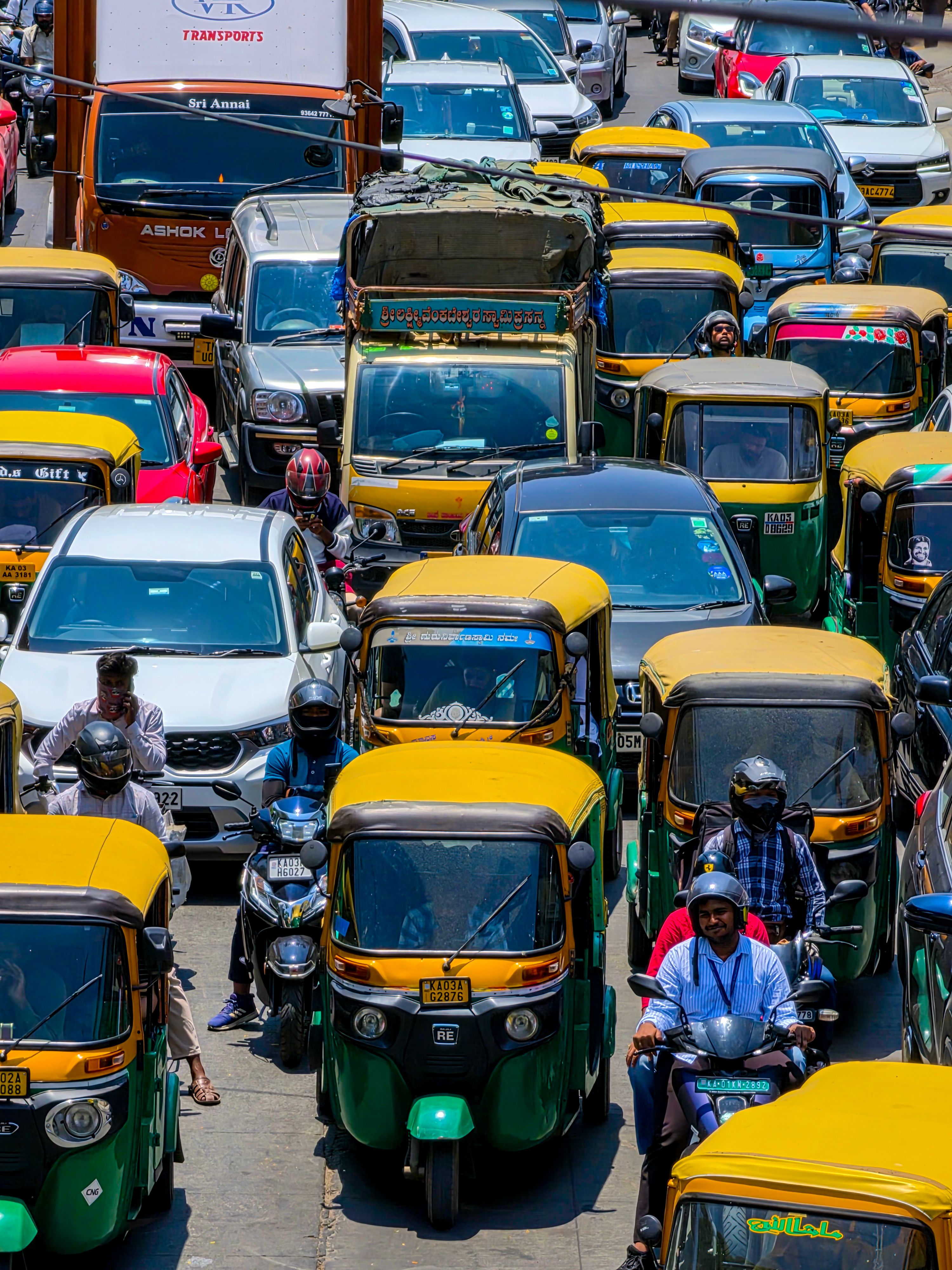 Heavy Traffic Jam with Auto Rickshaws in Bengaluru · Free Stock Photo
