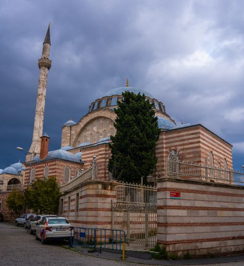 Free A stunning view of a mosque in Istanbul, showcasing Islamic architecture with minarets under a dramatic cloudy sky. Stock Photo