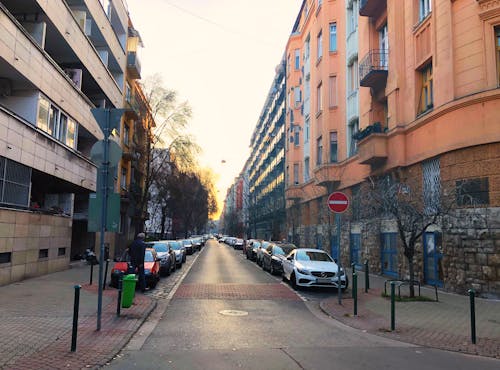 Foto d'estoc gratuïta de carrer buit, carrer de la ciutat, carretera buida