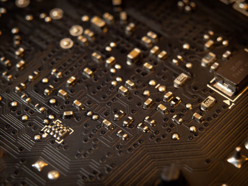 Integrated Photonic Quantum Computing Platforms