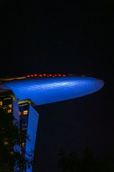 Atemberaubendes Bauwerk: Himmel & Nacht in Szene (von Arian Fernandez, 8400×12600, #37009210)