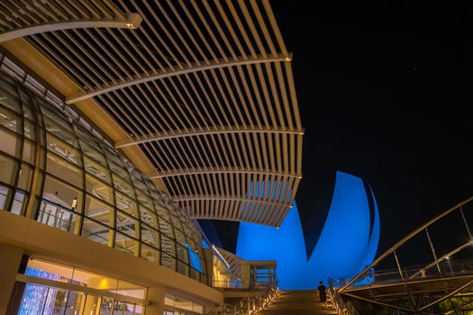 Majestätisches Bauwerk: Nacht & Architektur in Szene