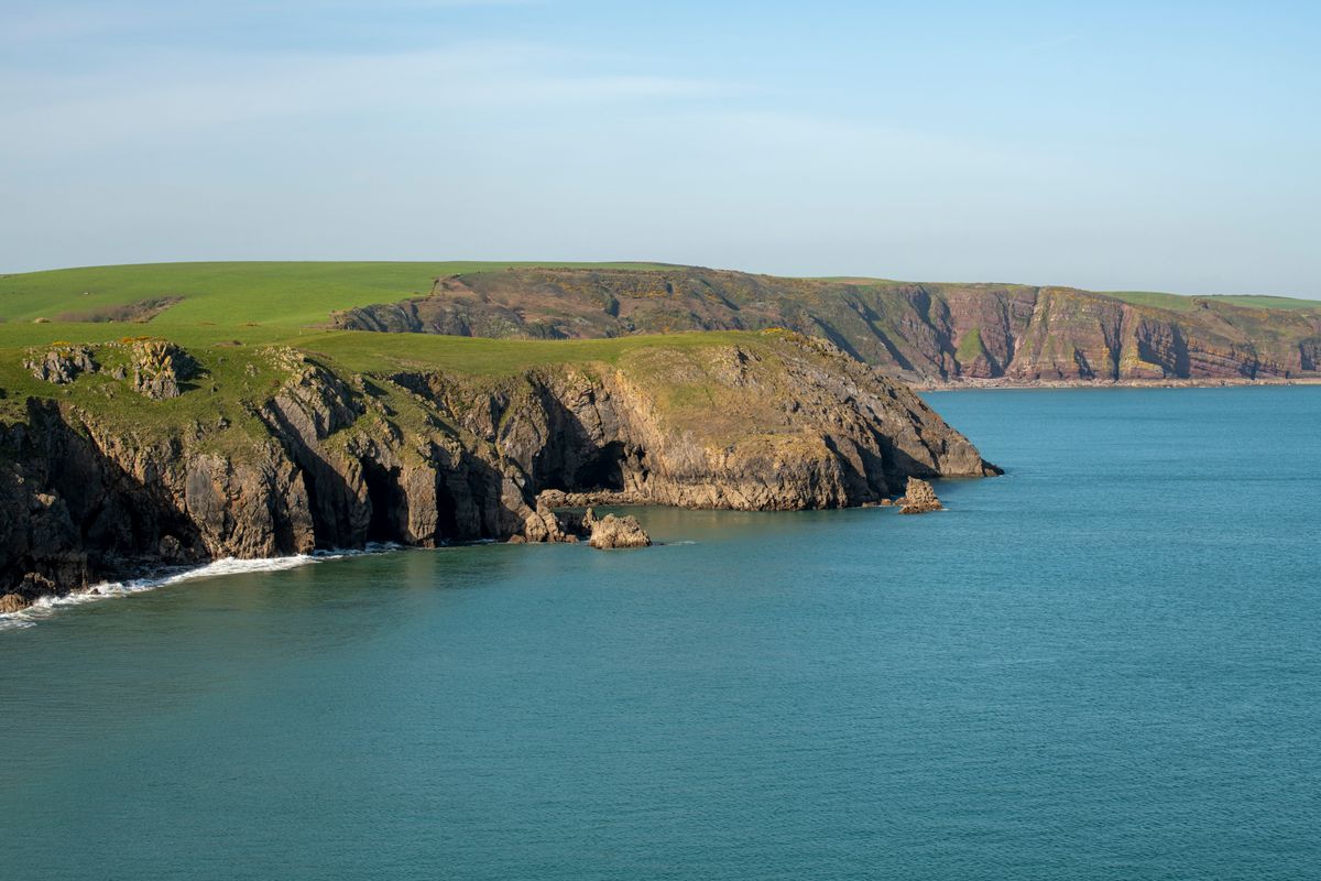 Faleze și mare în Pembrokeshire, Țara Galilor