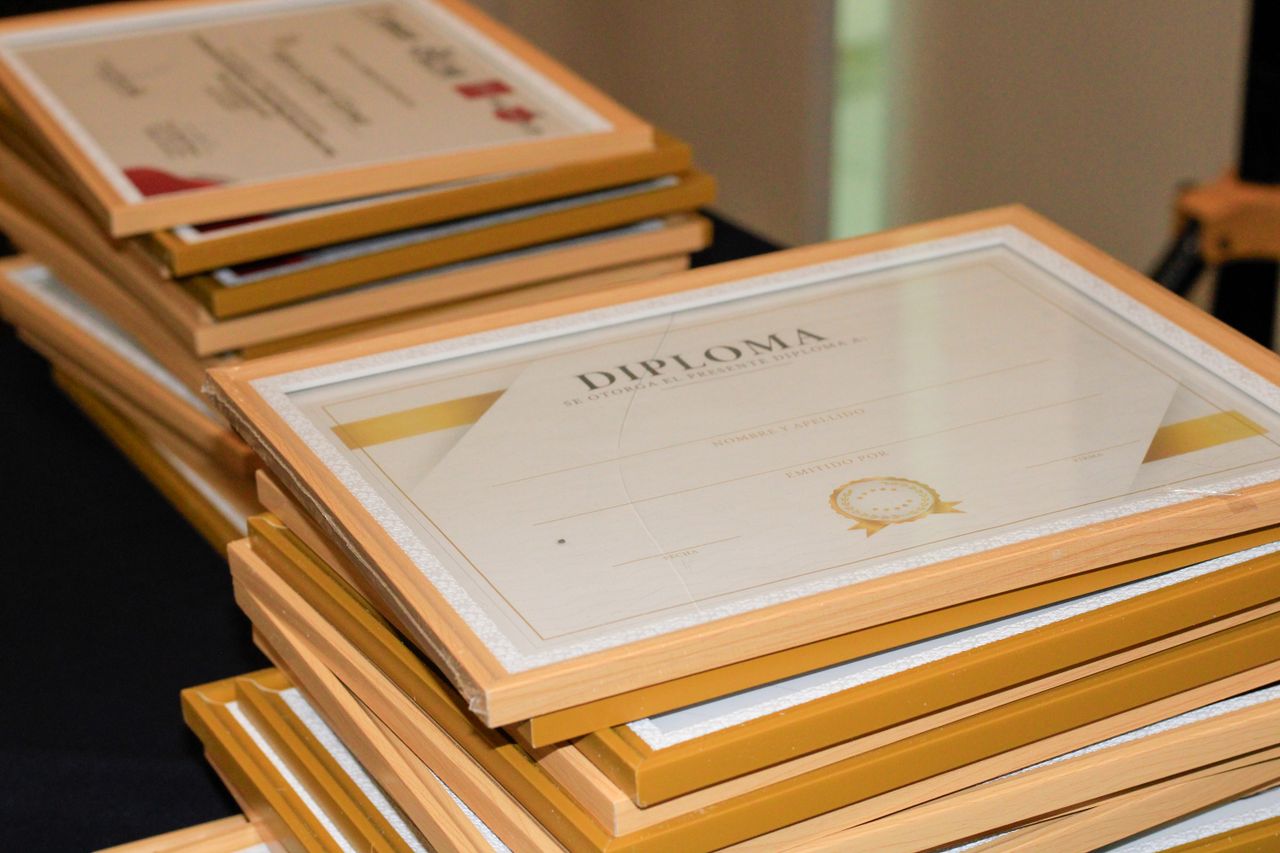 Premium certificates & diplomas