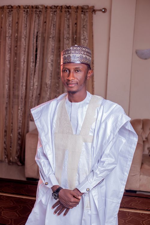 Free Portrait of an adult man wearing traditional white attire indoors, exuding elegance. Stock Photo