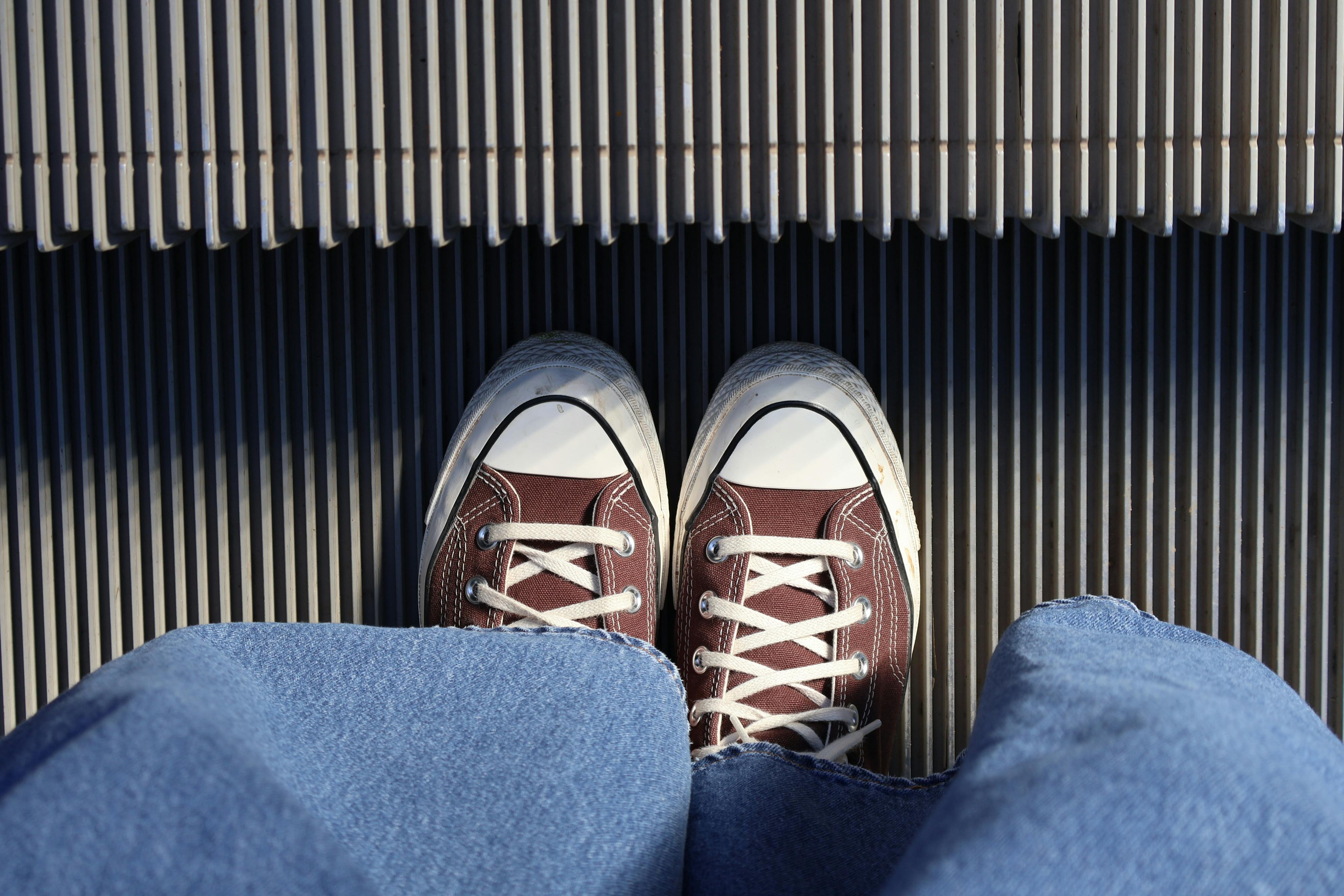 Jeans at the Office? Here Are 8 Ways the Fashion Girls Are Making It Work — Photo by Hatice Dikçe on Pexels