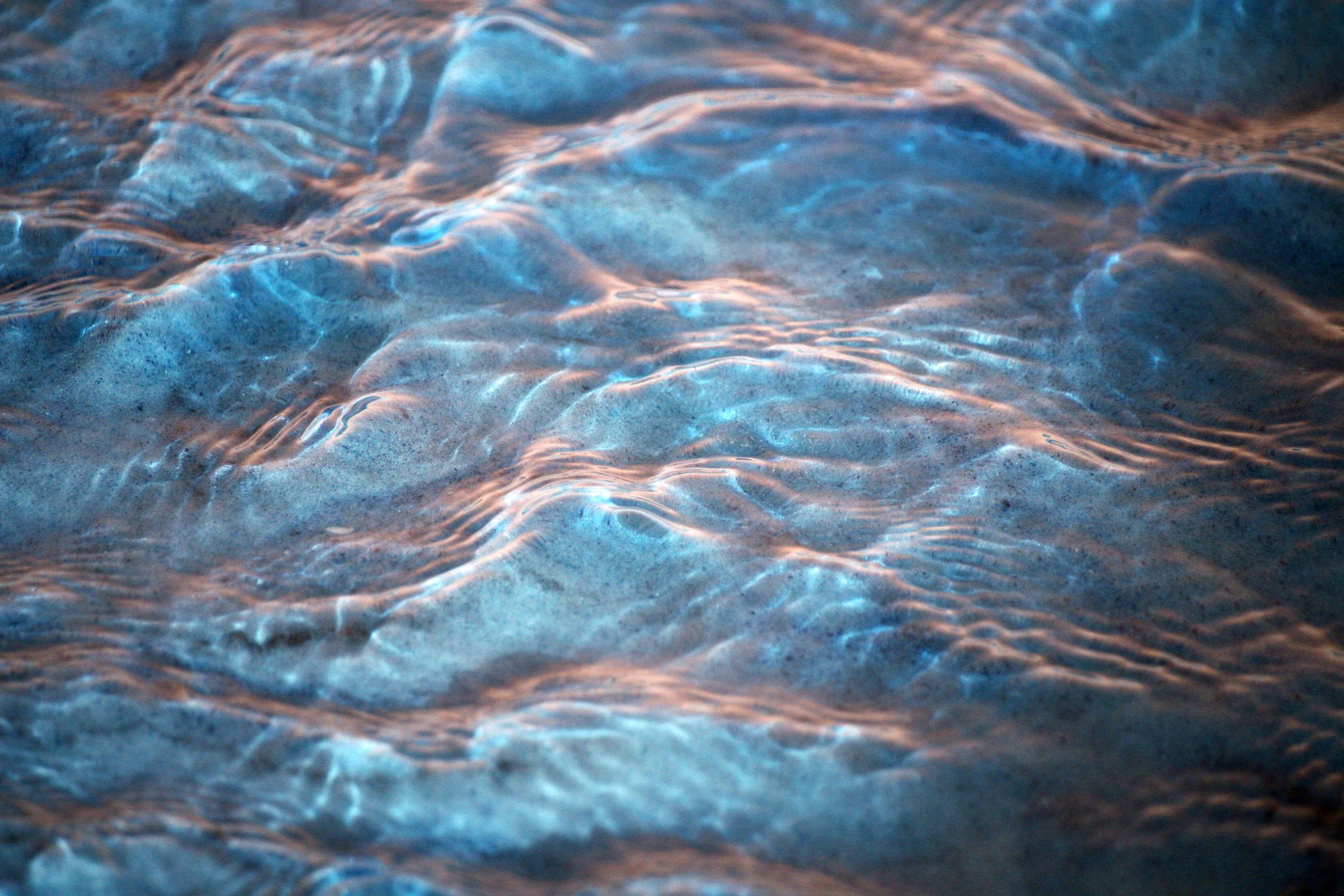 Abstract Water Ripples with Soft Light Reflections · Free Stock Photo