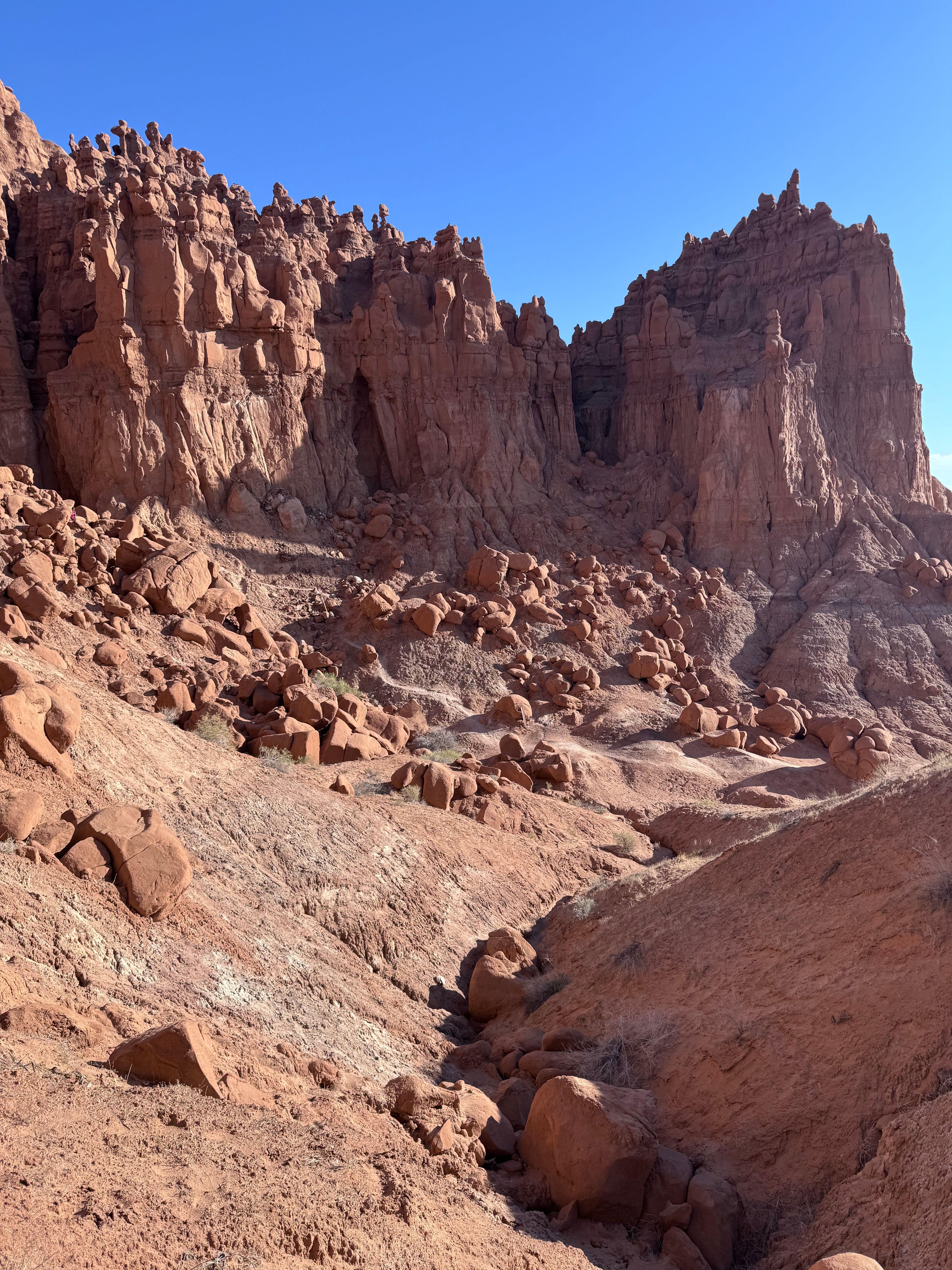 Stunning Red Rock Formations in Desert Landscape · Free Stock Photo
