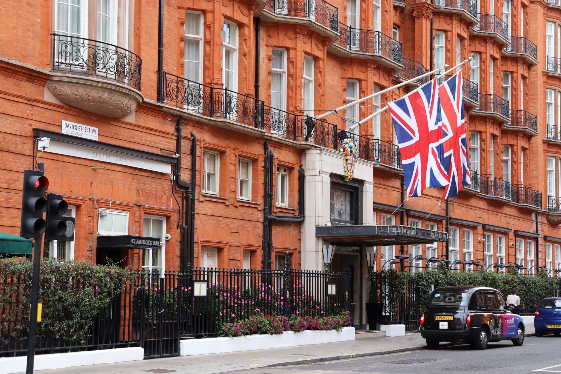 Rua iha Londres Mayfair ne'ebé muda status, simbolizasaun mudansa ekonomia no sosiedade