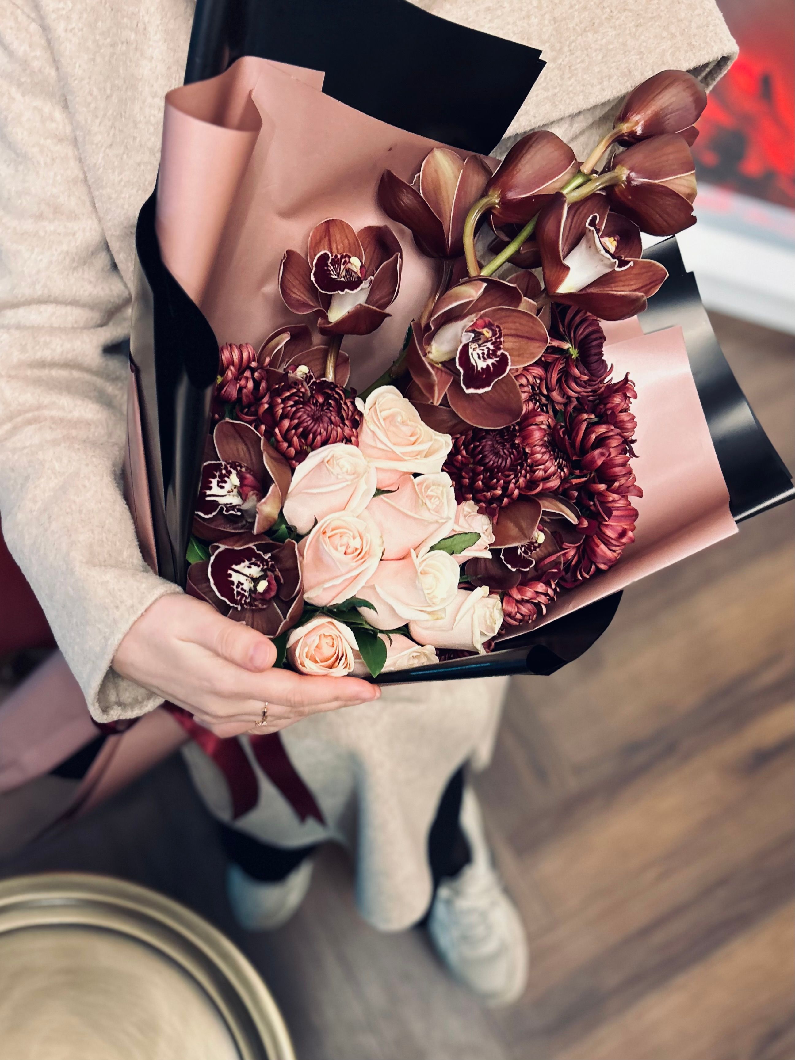 A premium bouquet of orchids and roses — flower delivery in Bangkok