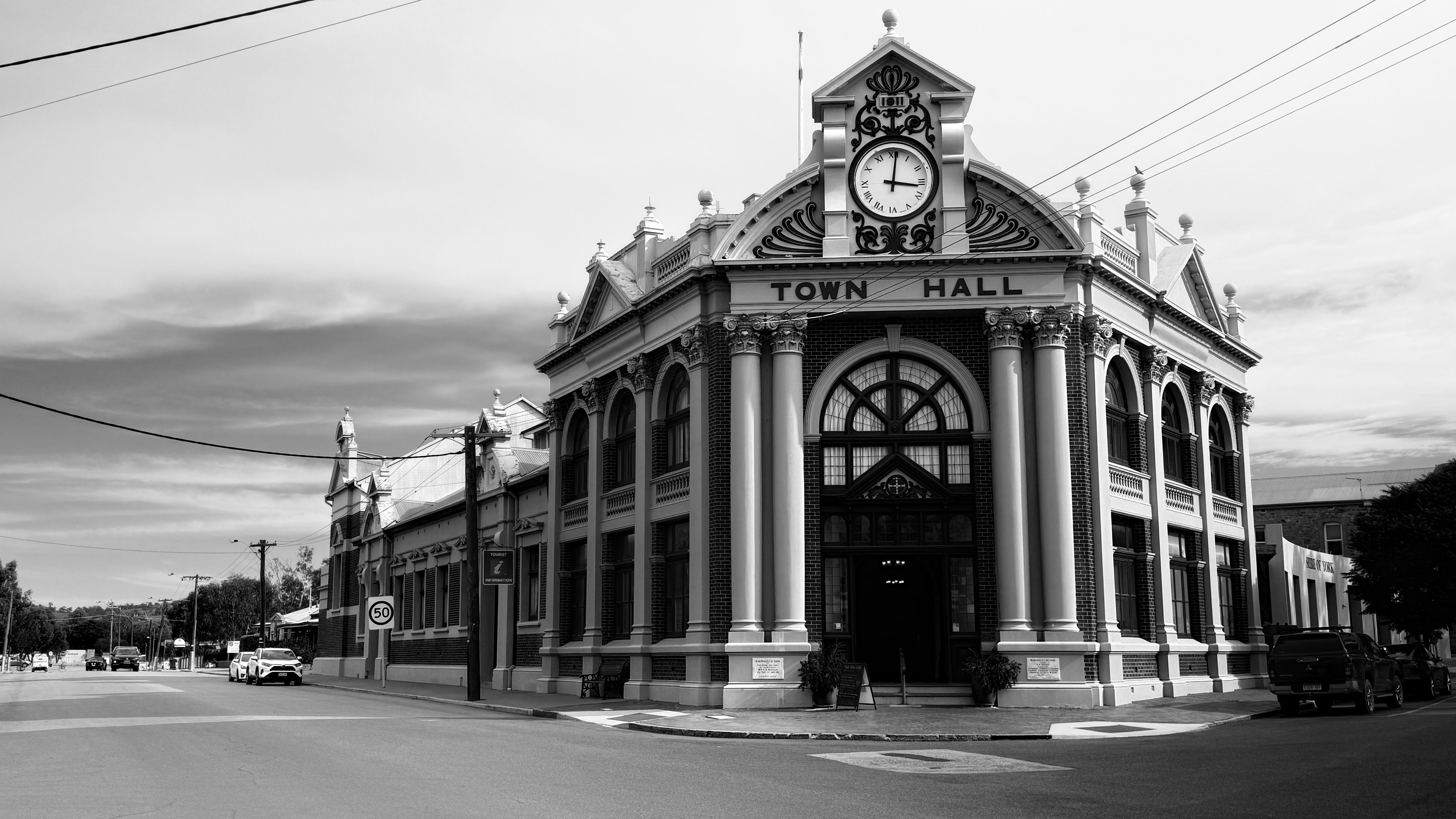 An early 20th-century municipal building facade evoking American city government of the era