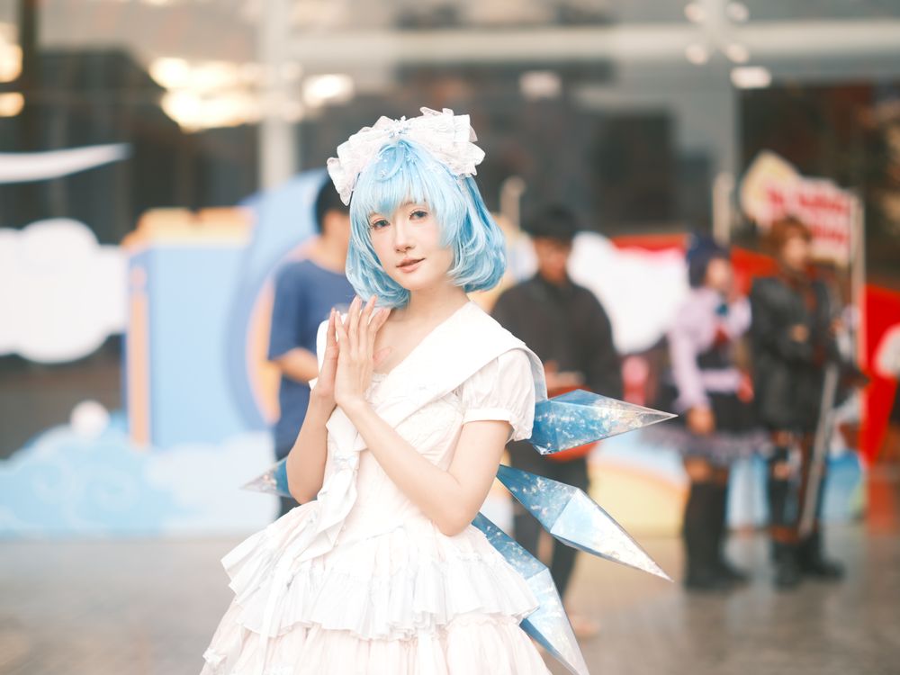 越南节日上身着角色扮演服装的年轻女子 · 免费素材图片