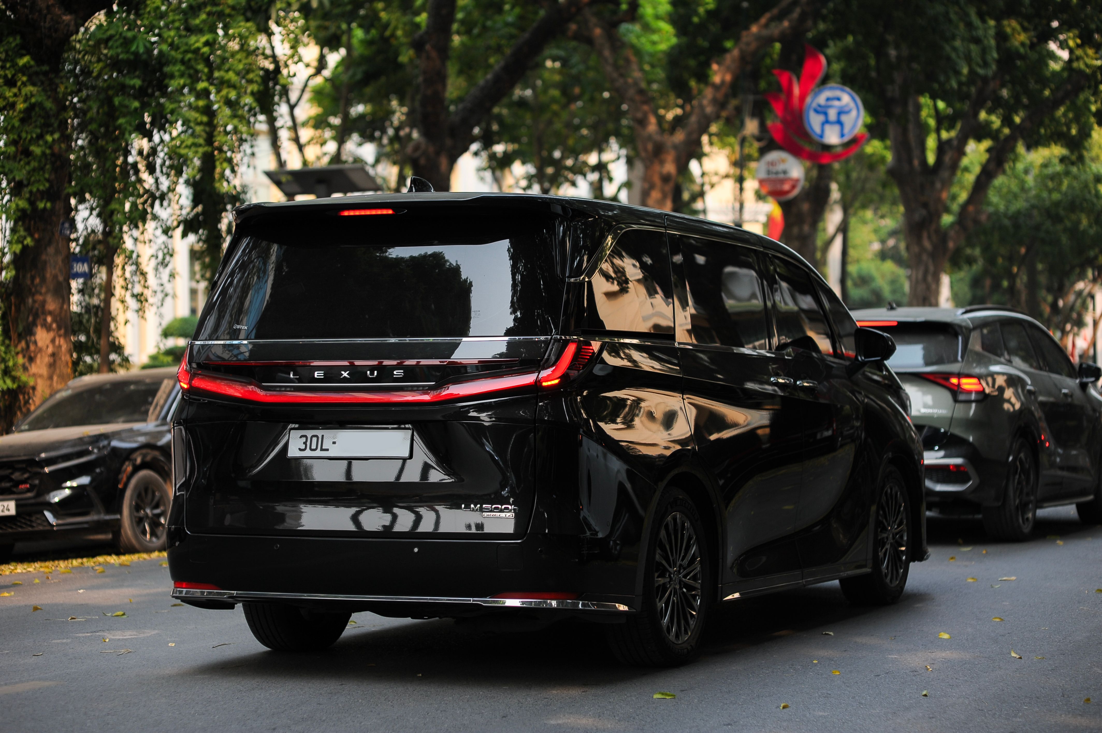 Leapmotor apresenta D99, minivan de luxo