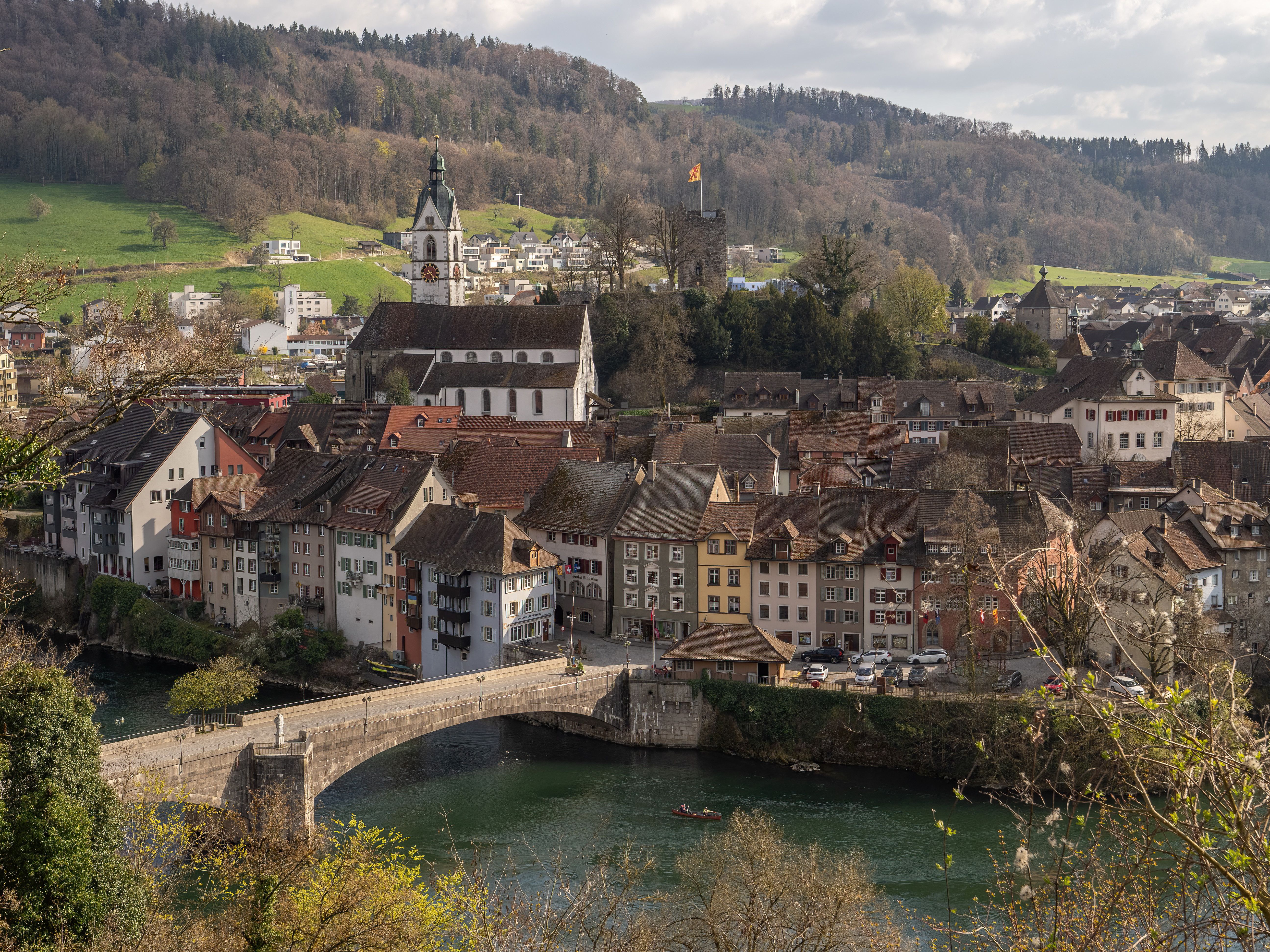 Lakeside Charms & Historic Bridges