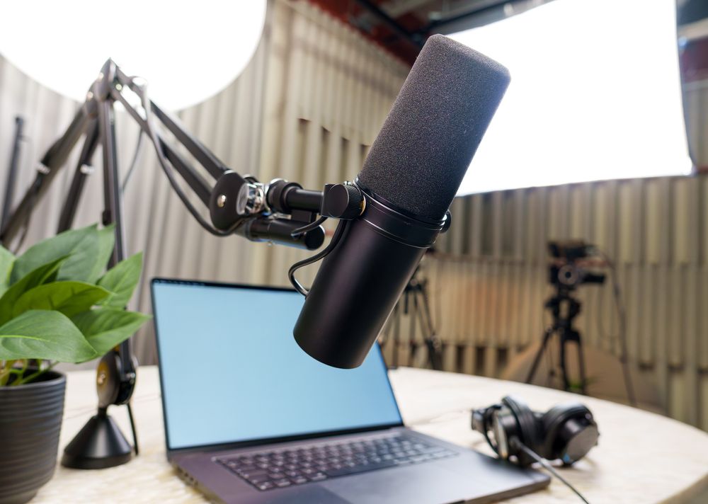 Podcast studio microphone and laptop — Jakub Zerdzicki on Pexels