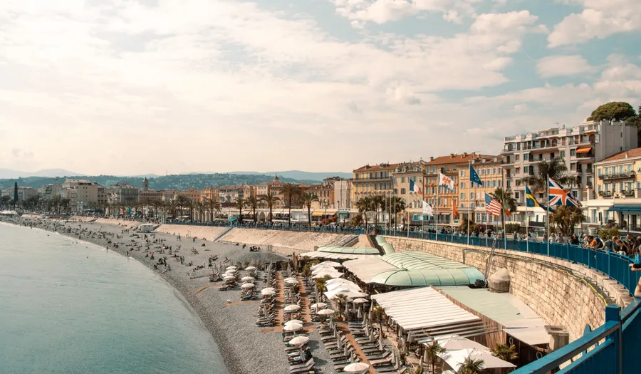 La Promenade des Anglais et les plages de galets