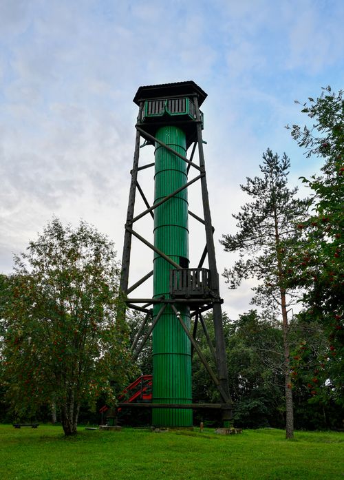 Free Scenic view of the green observation tower in the lush natural landscape of Emumägi, Estonia. Stock Photo
