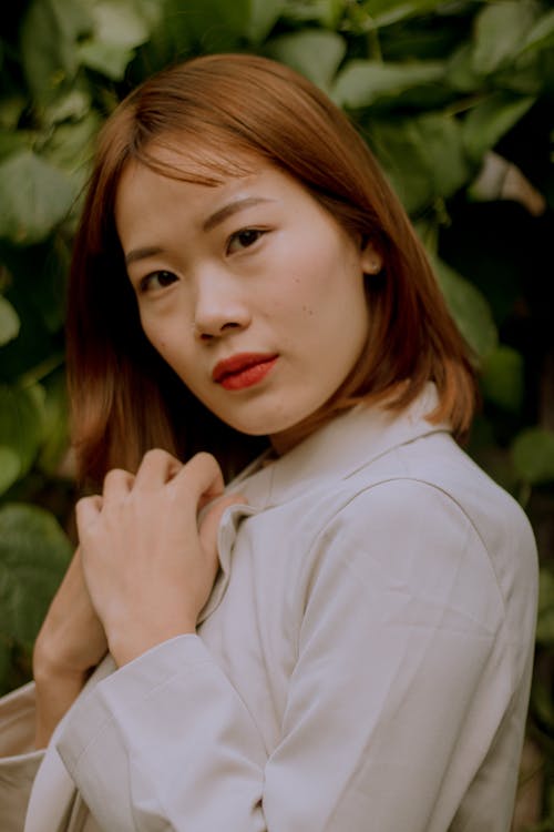 Ingyenes stockfotó 35 mm-es film, ázsiai nő, nézi a kamerát témában