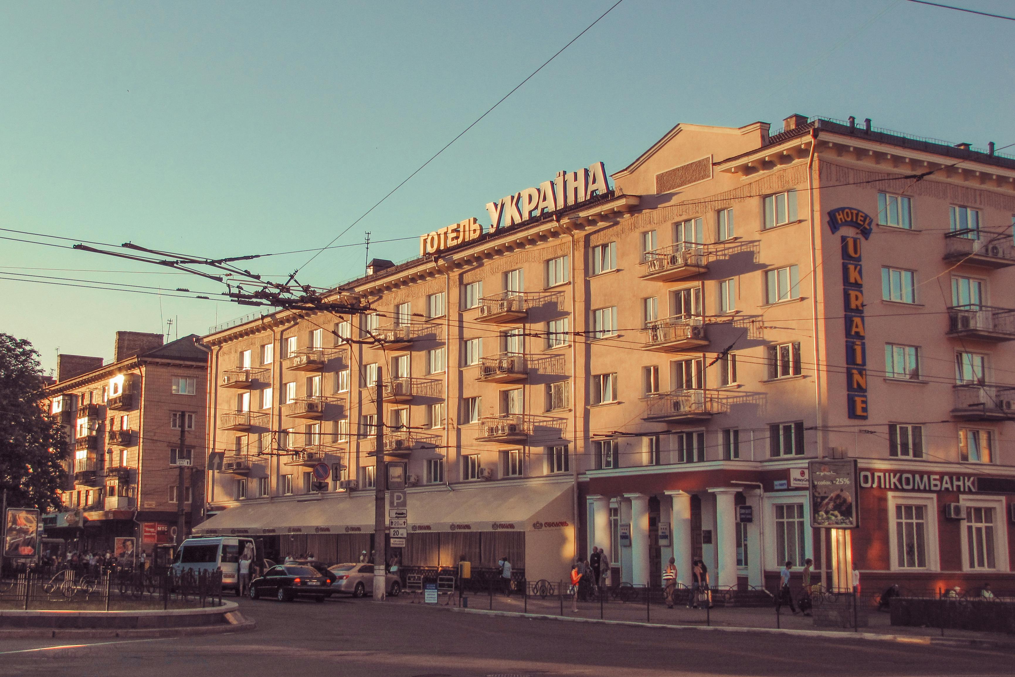Uber says its new hotel booking feature will save you money. We tested it. — Photo by Nadin Nandin on Pexels