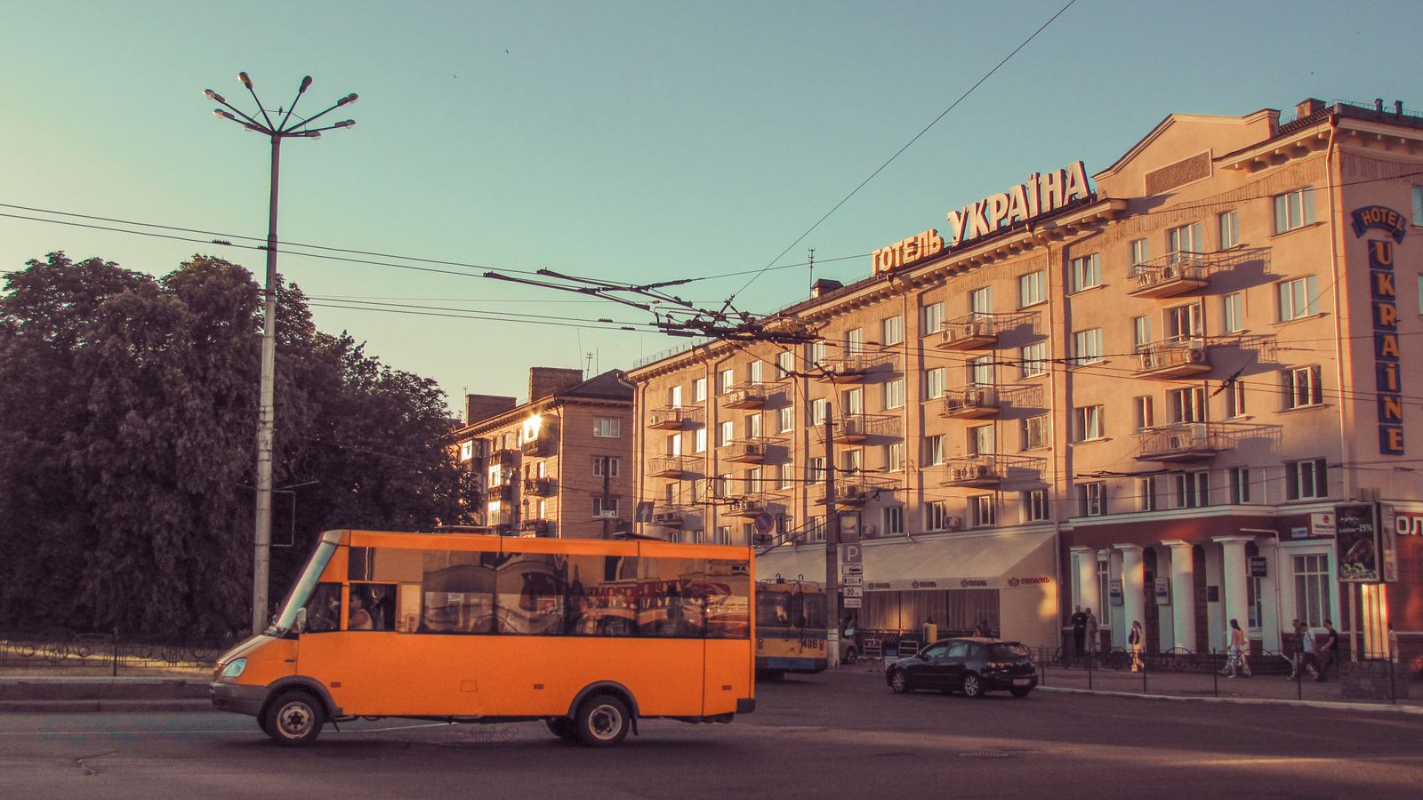 Як зберегти бронювання готелю офлайн: сучасна автобусна подорож