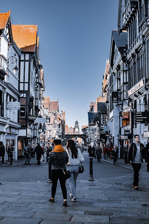 Menschen, Die Tagsüber Auf Der Straße Gehen