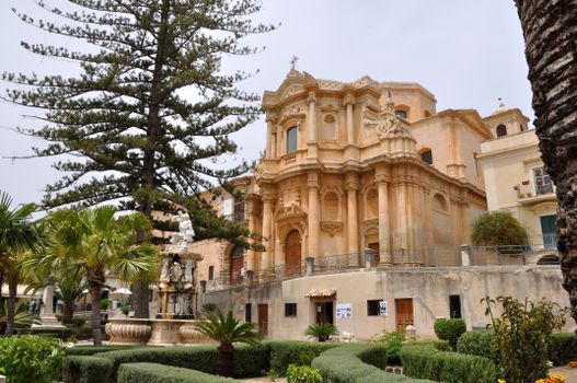 Noto baroque and cannoli walk — Sicily