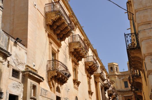 Noto baroque and cannoli walk — Sicily