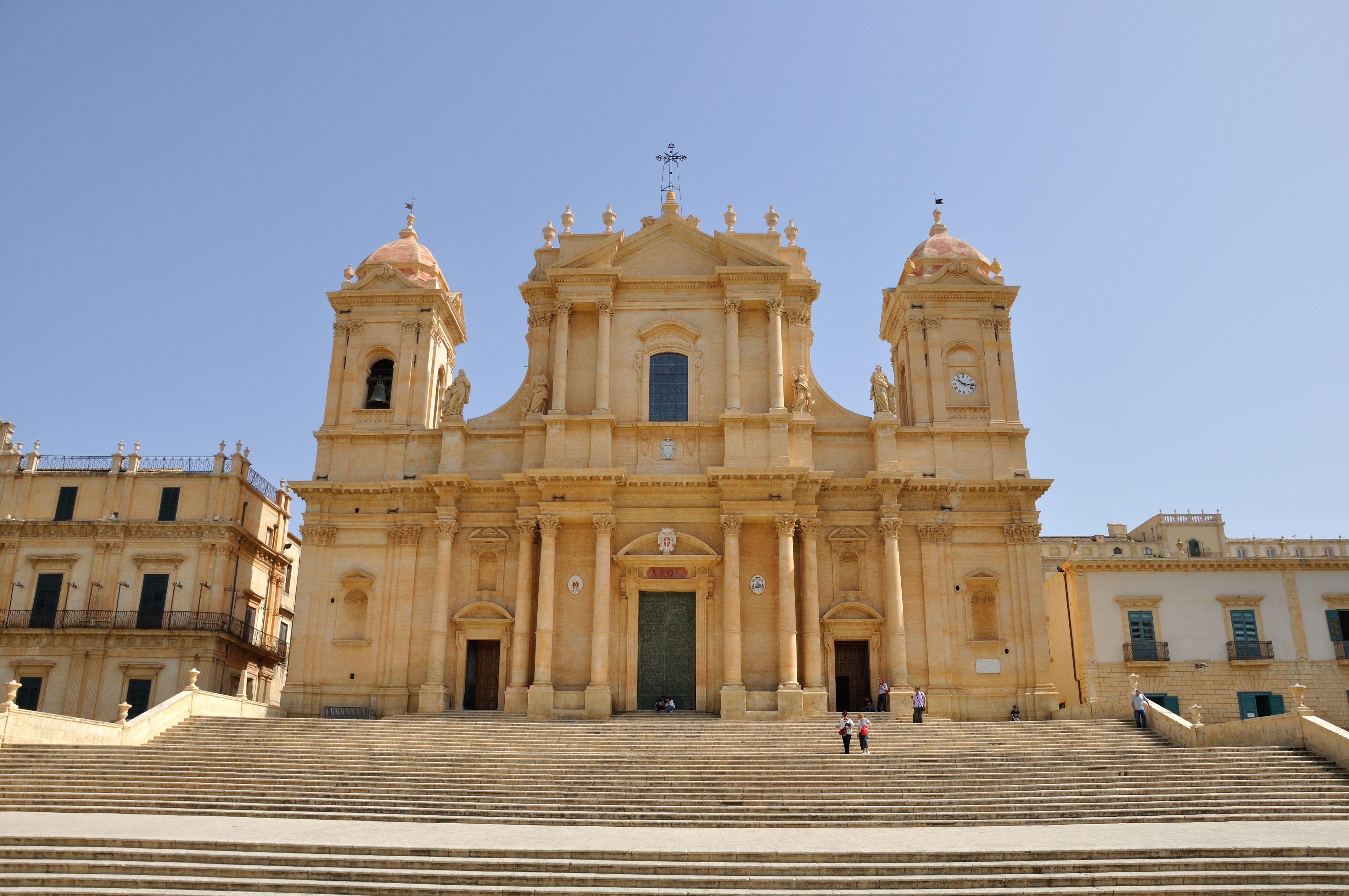 Noto Cathedral Front View in Sicily, Italy · Free Stock Photo