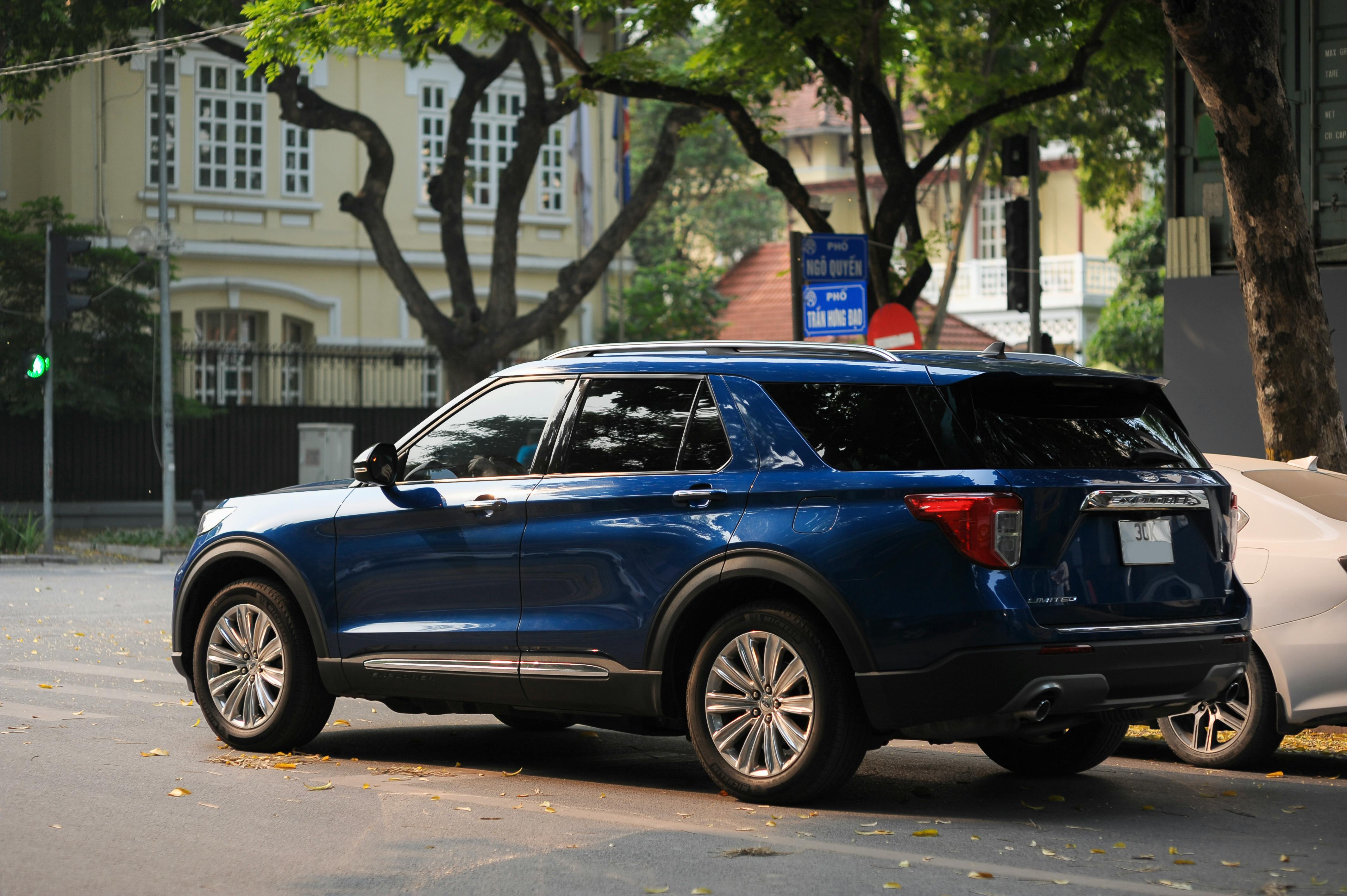 Toyota recalls 550,000 Highlander SUVs because seat backs may fail to lock — Photo by Thang Nguyen on Pexels