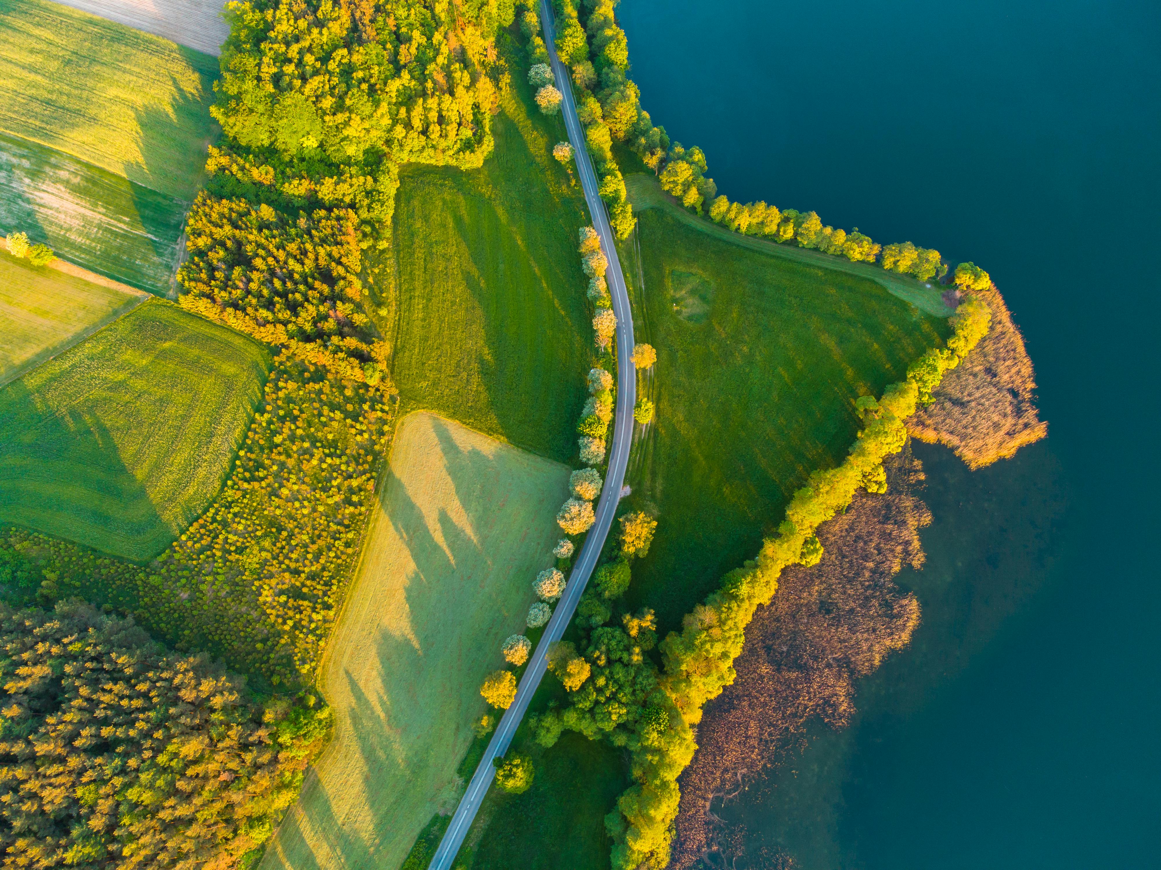 corporate governance, ESG, risk management, stakeholder engagement, ESG reporting, responsible investing, board oversight, Co