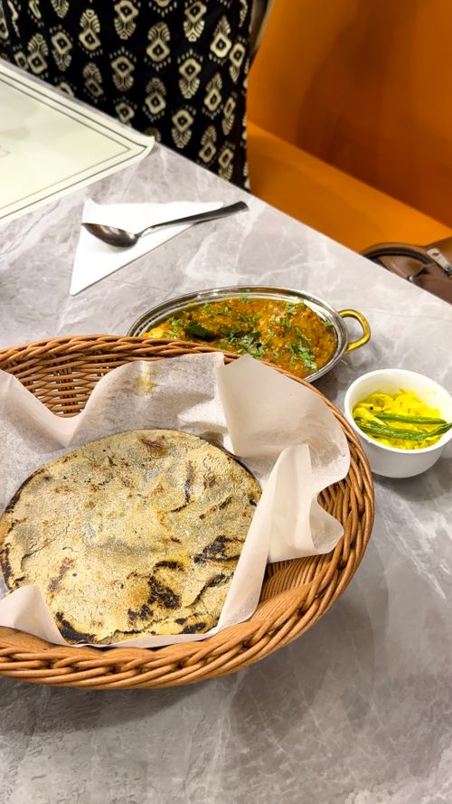 Slow-cooked curry with dhalpuri roti