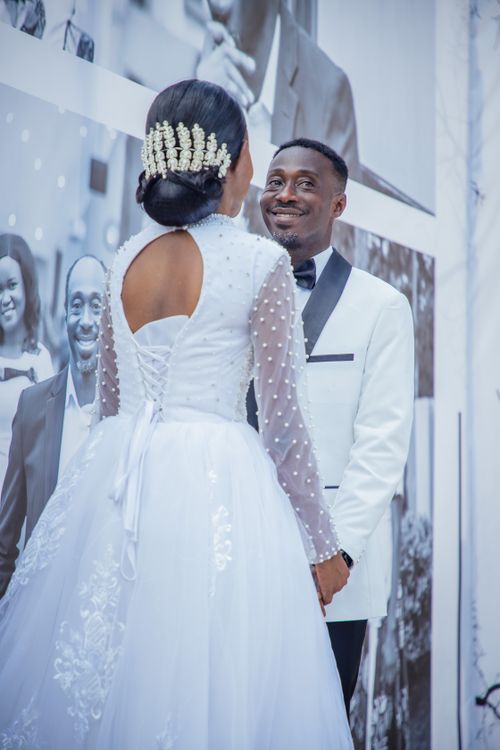 Free A joyful couple on their wedding day sharing a moment in elegant attire. Stock Photo