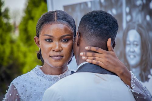 Free Beautiful outdoor portrait of a couple embracing, celebrating their wedding day. Stock Photo
