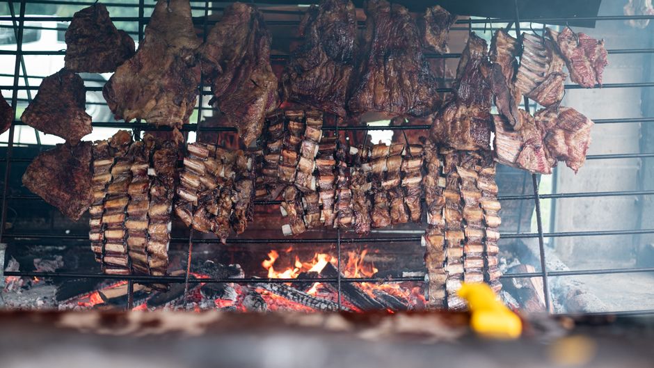 Argentin asado: a pampa autentikus grillhús hagyományai – raw beef cuts asado preparation