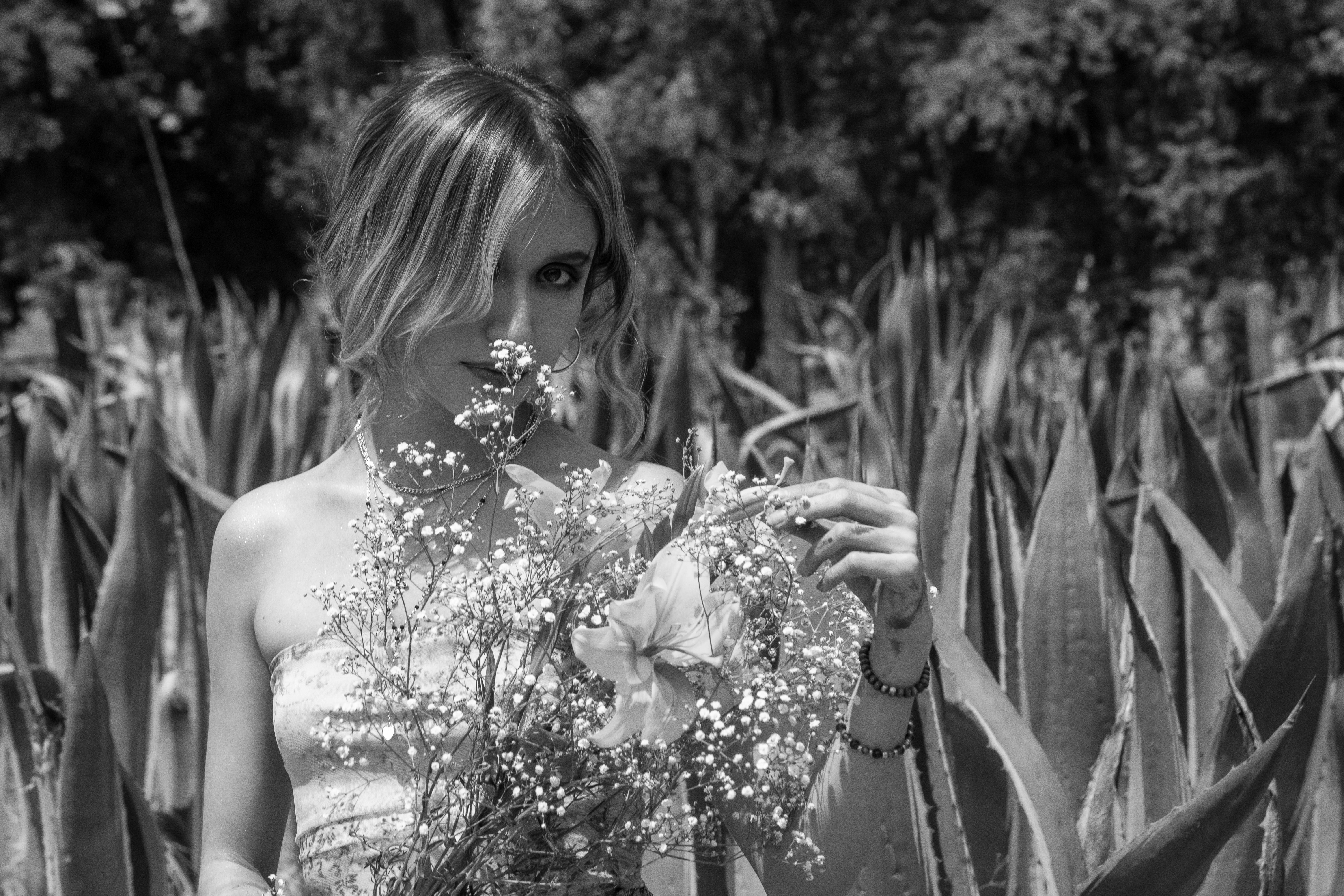 Flor de la V Questions Cristina Pérez's Silence Over Daniel Avellaneda's Transphobic Remarks