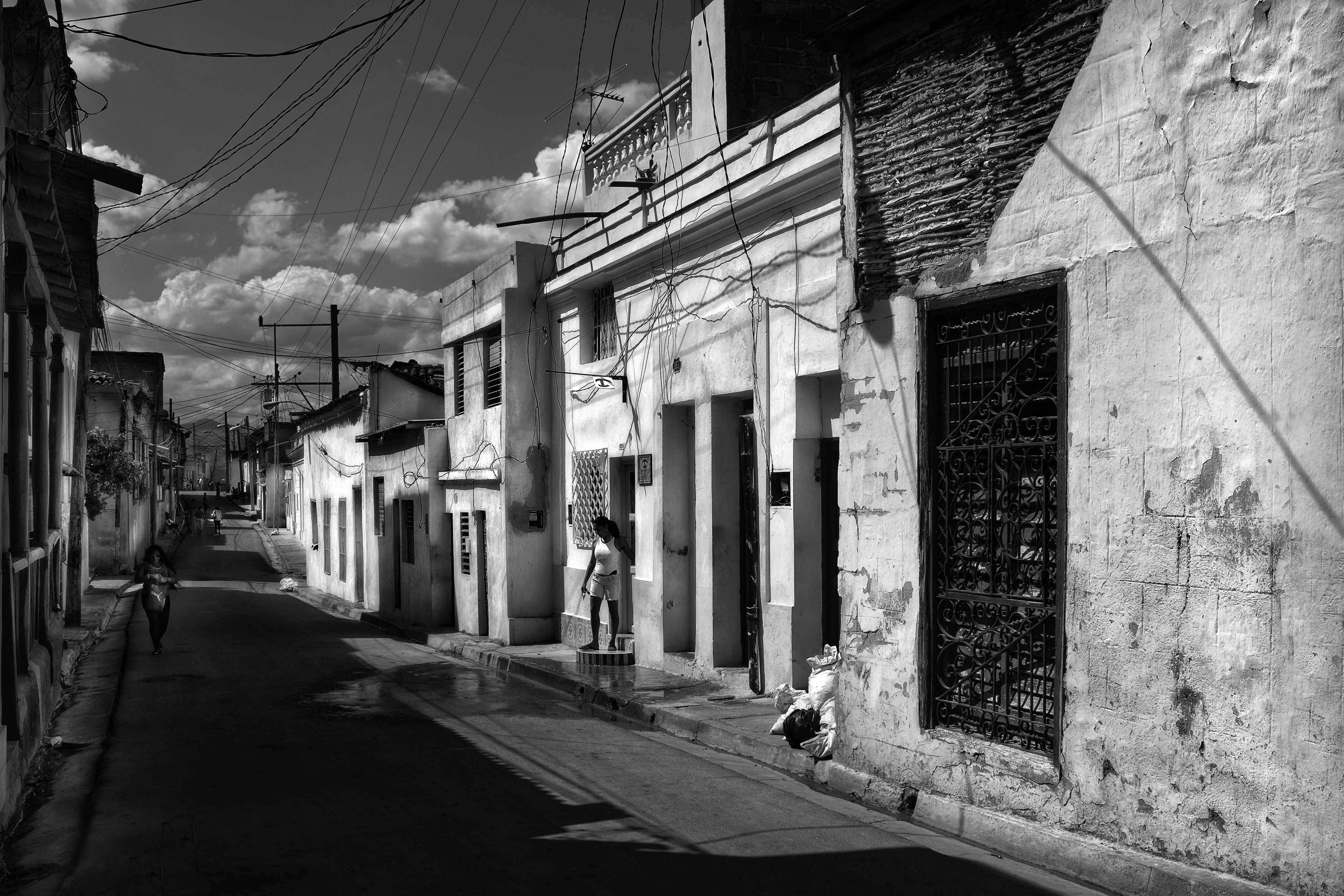 Black and White Street Scene in Cuba · Free Stock Photo