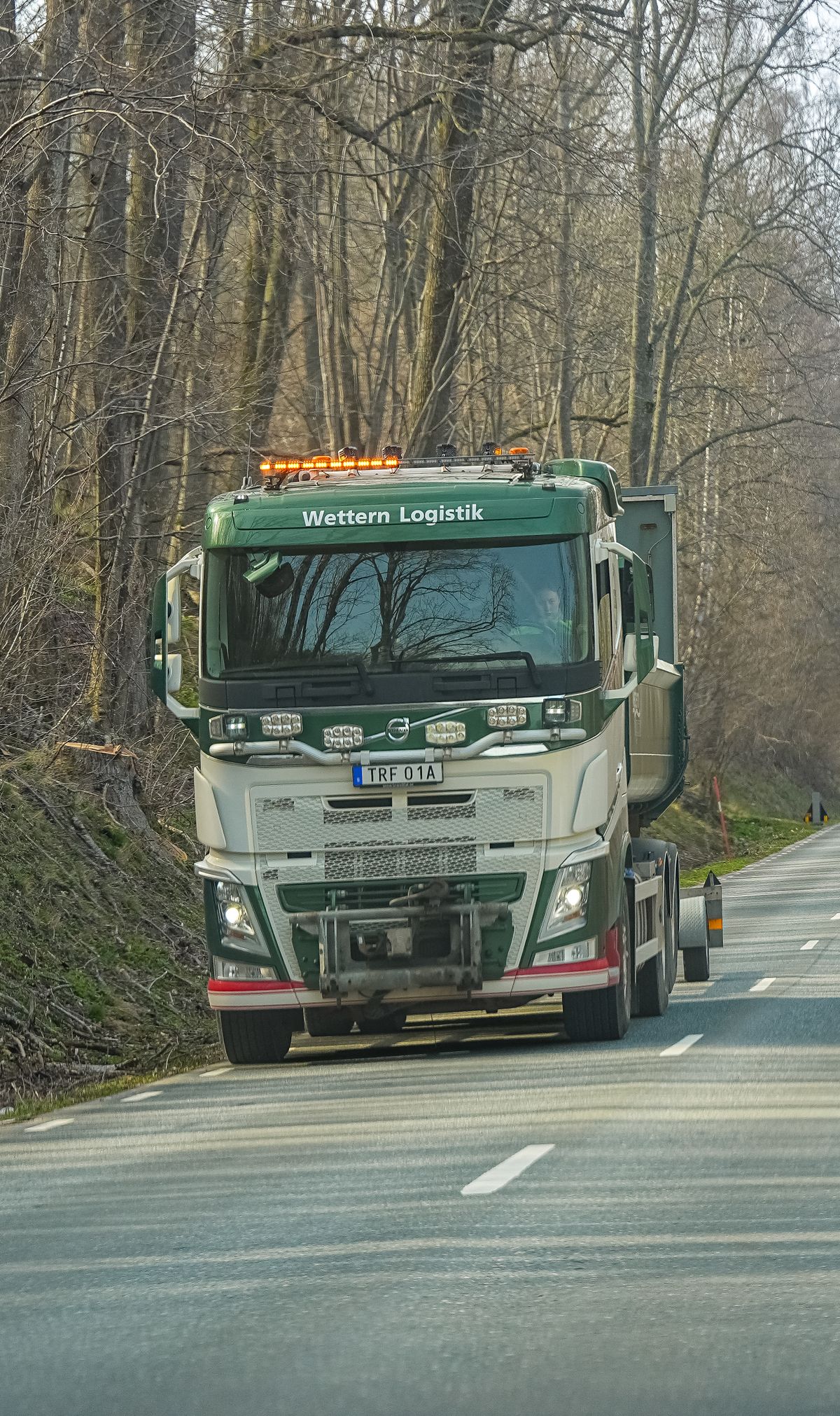 Camion de transport sur une route