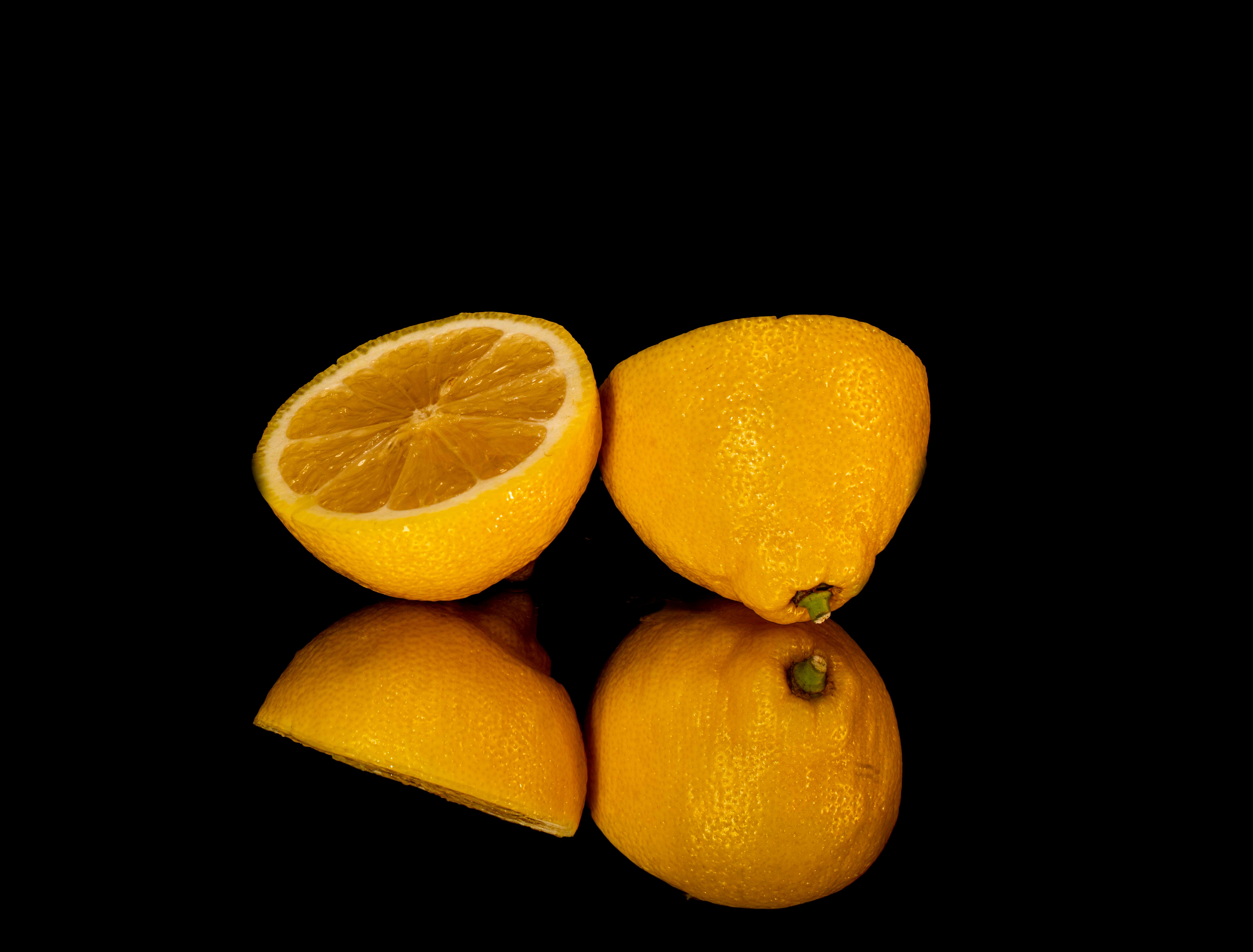 sidecar cocktail with lemon