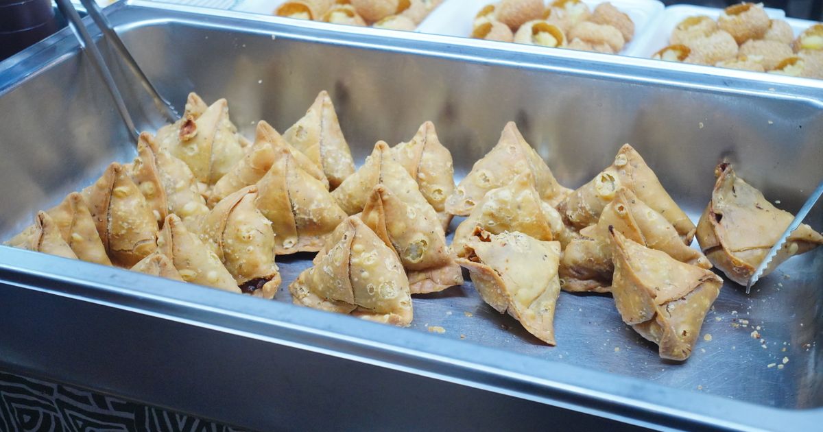 Tray of freshly made samosas (Hotel Catering in Vellore)