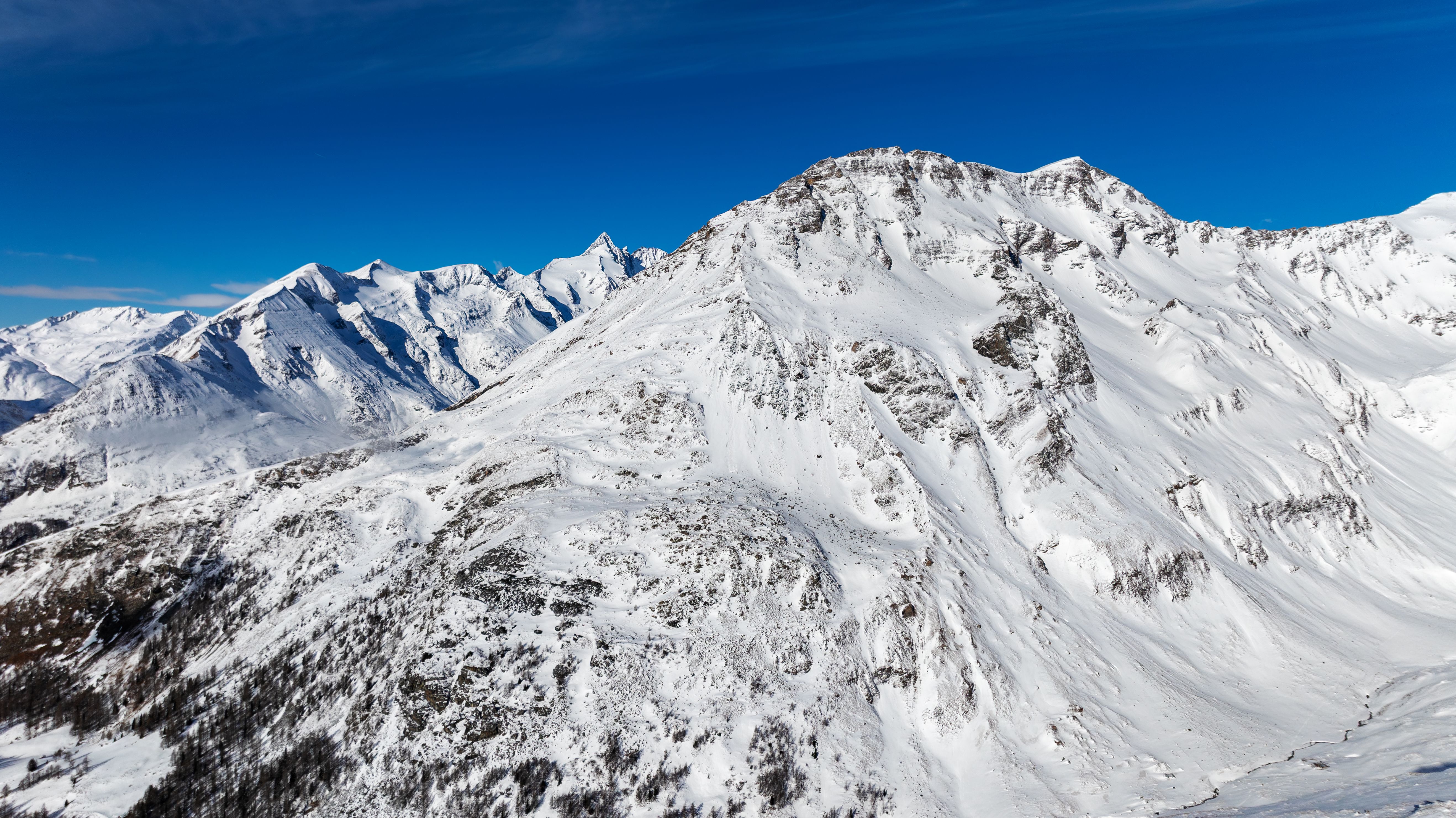 Snow-Capped Peaks in the Austrian Alps · Free Stock Photo