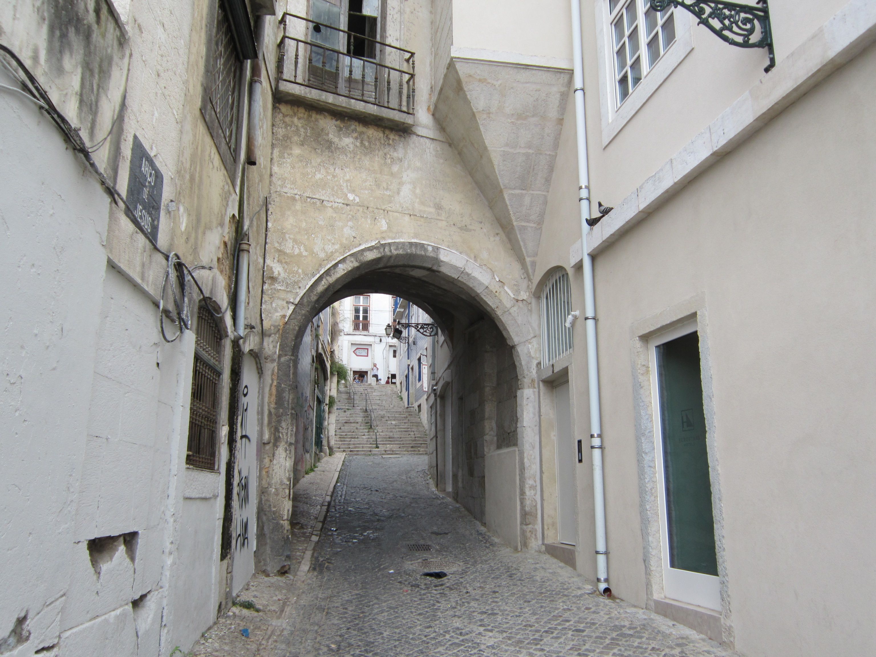 Whitewashed houses inside the medieval walls of Obidos