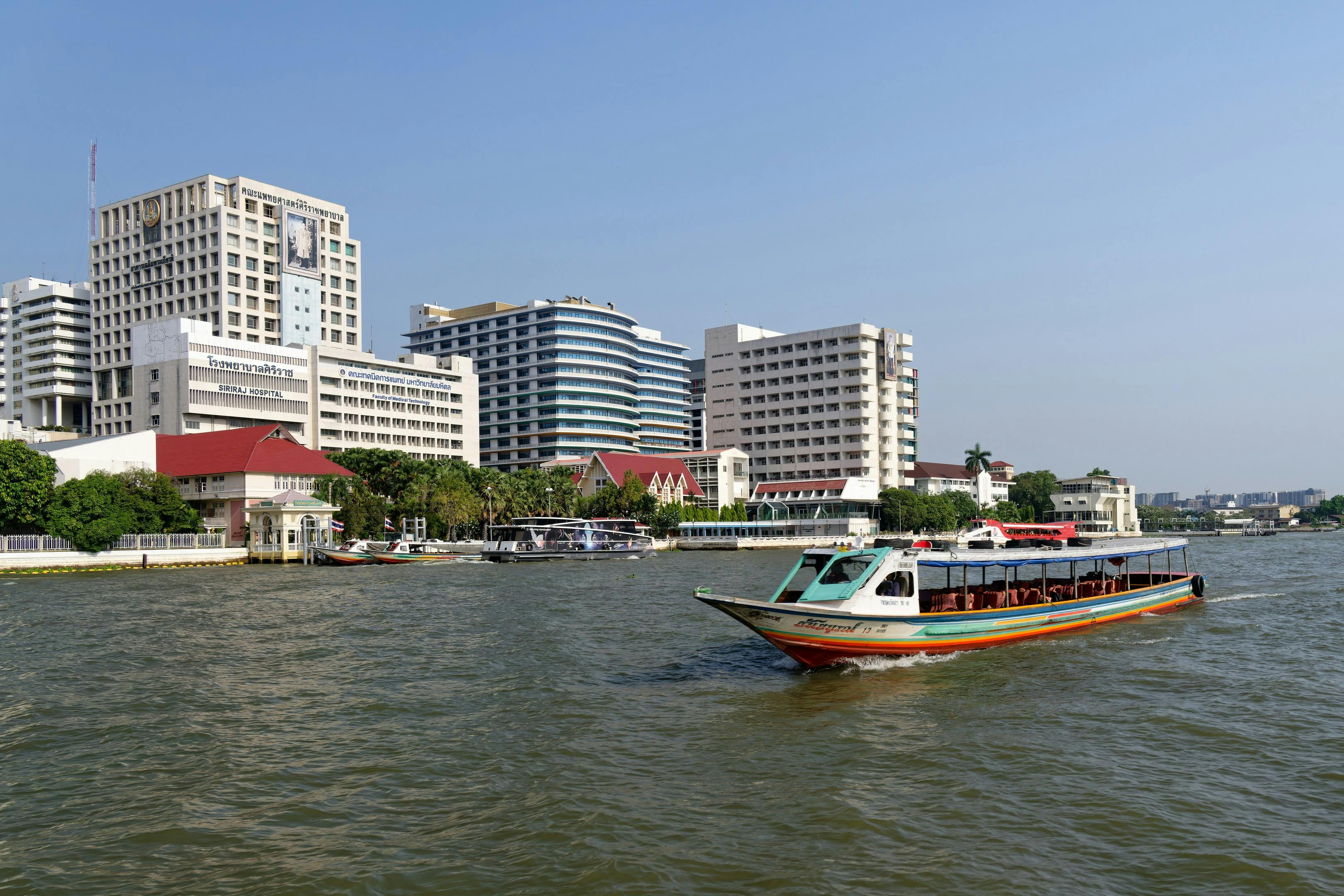 Illustration — hotel piscine sur le toit bangkok
