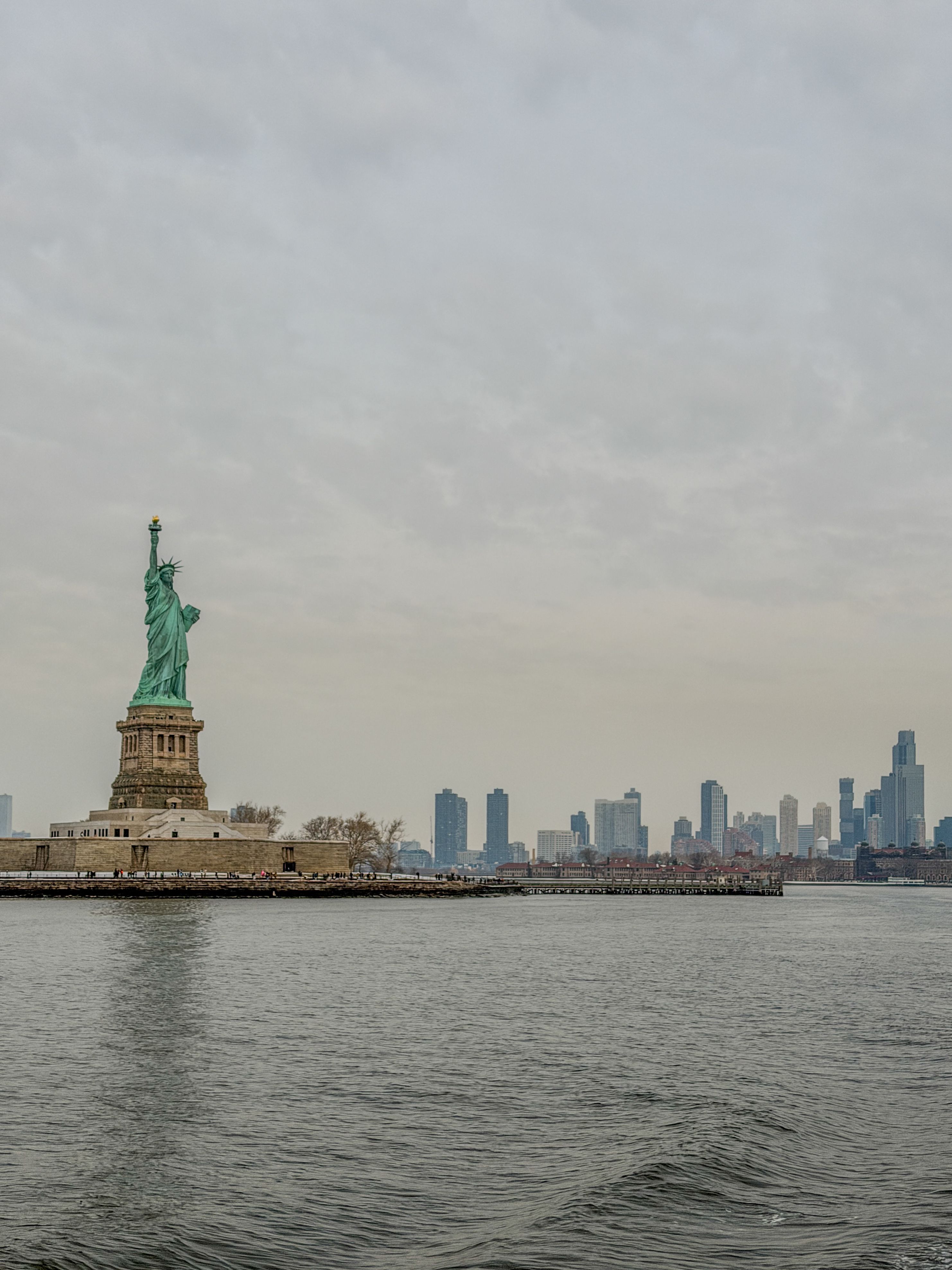 Statue of Liberty dan Manhattan untuk emergency appointment USA