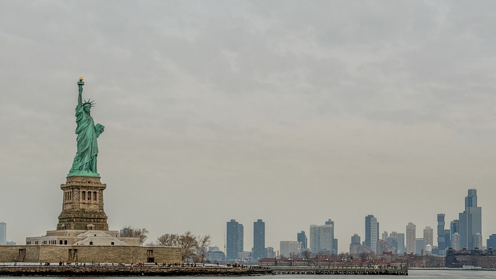 Statue of Liberty dan Manhattan untuk emergency appointment USA